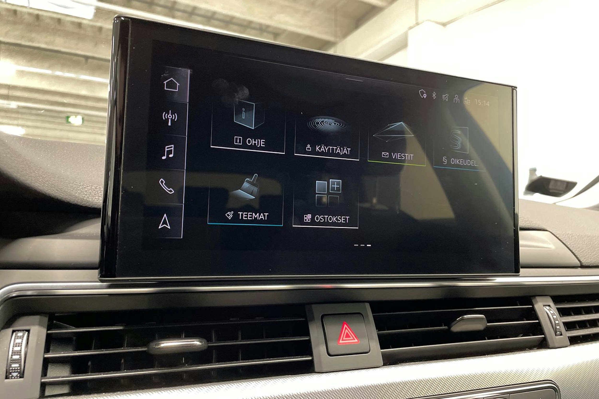 musta Audi A4 2024 kuva 18.