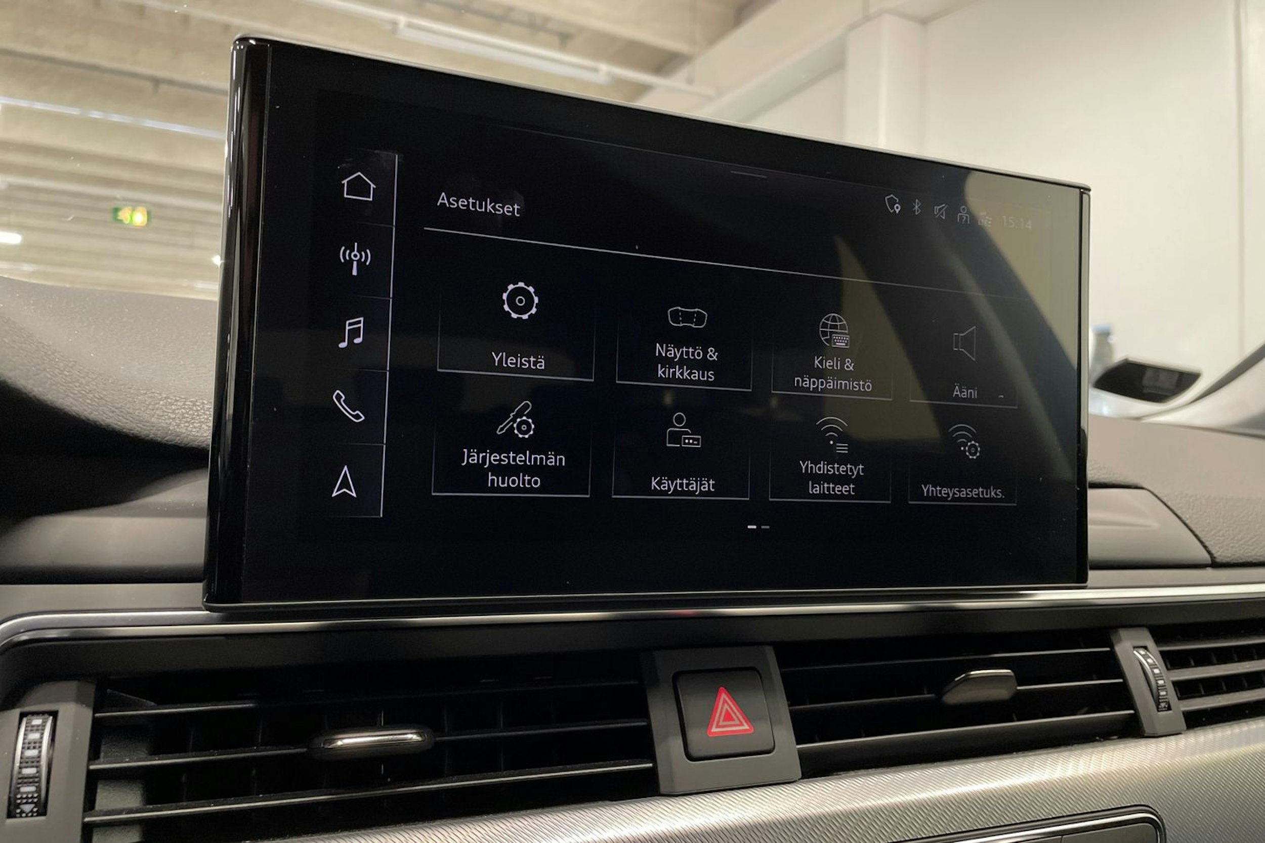 musta Audi A4 2024 kuva 19.