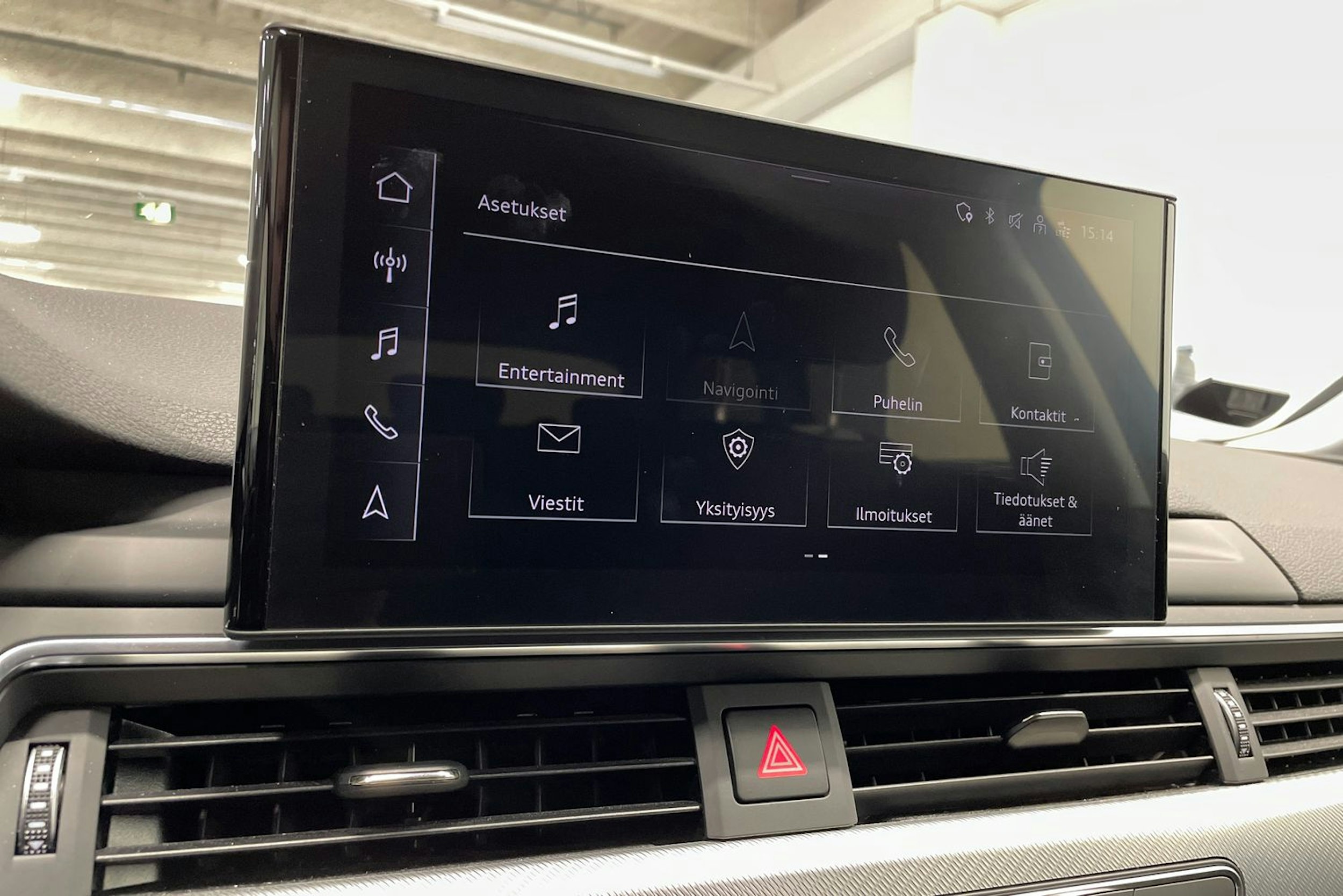 musta Audi A4 2024 kuva 20.