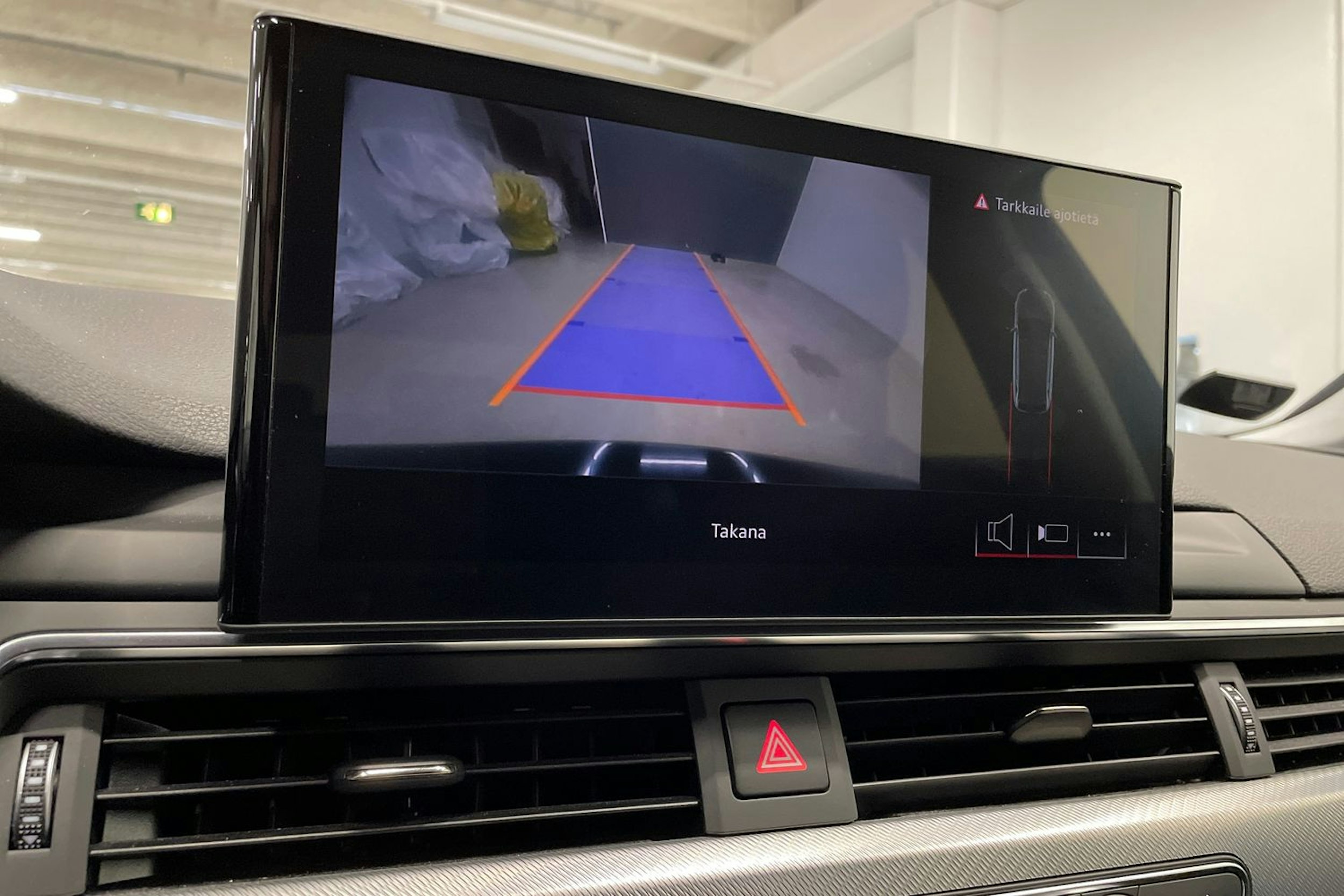 musta Audi A4 2024 kuva 22.