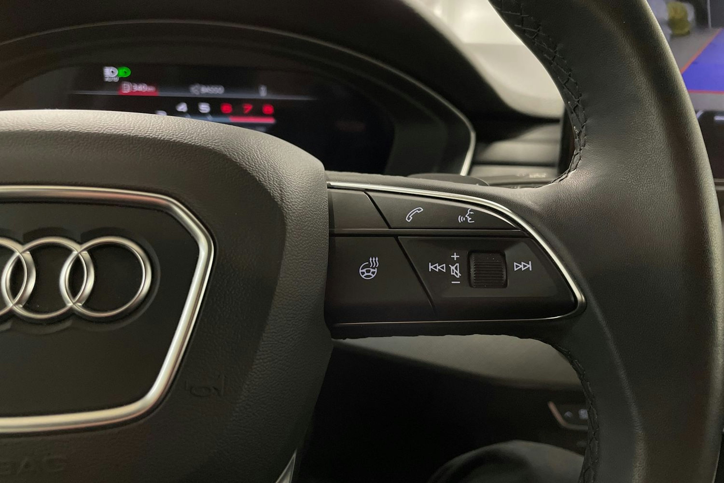 musta Audi A4 2024 kuva 27.