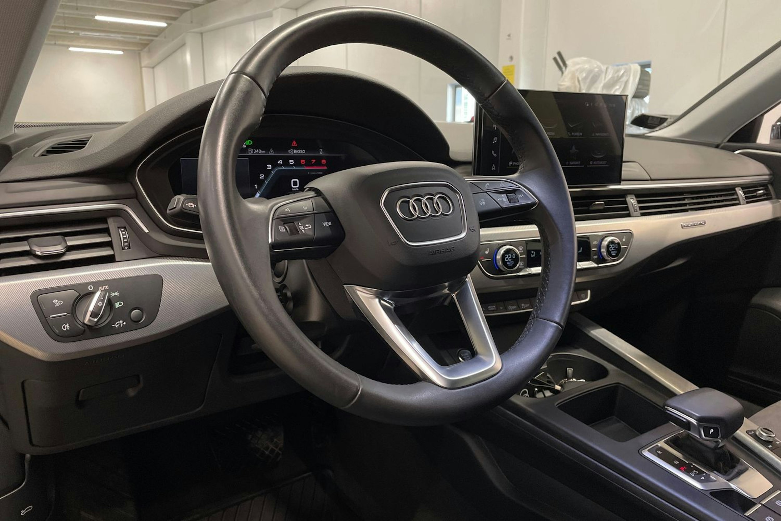 musta Audi A4 2024 kuva 29.