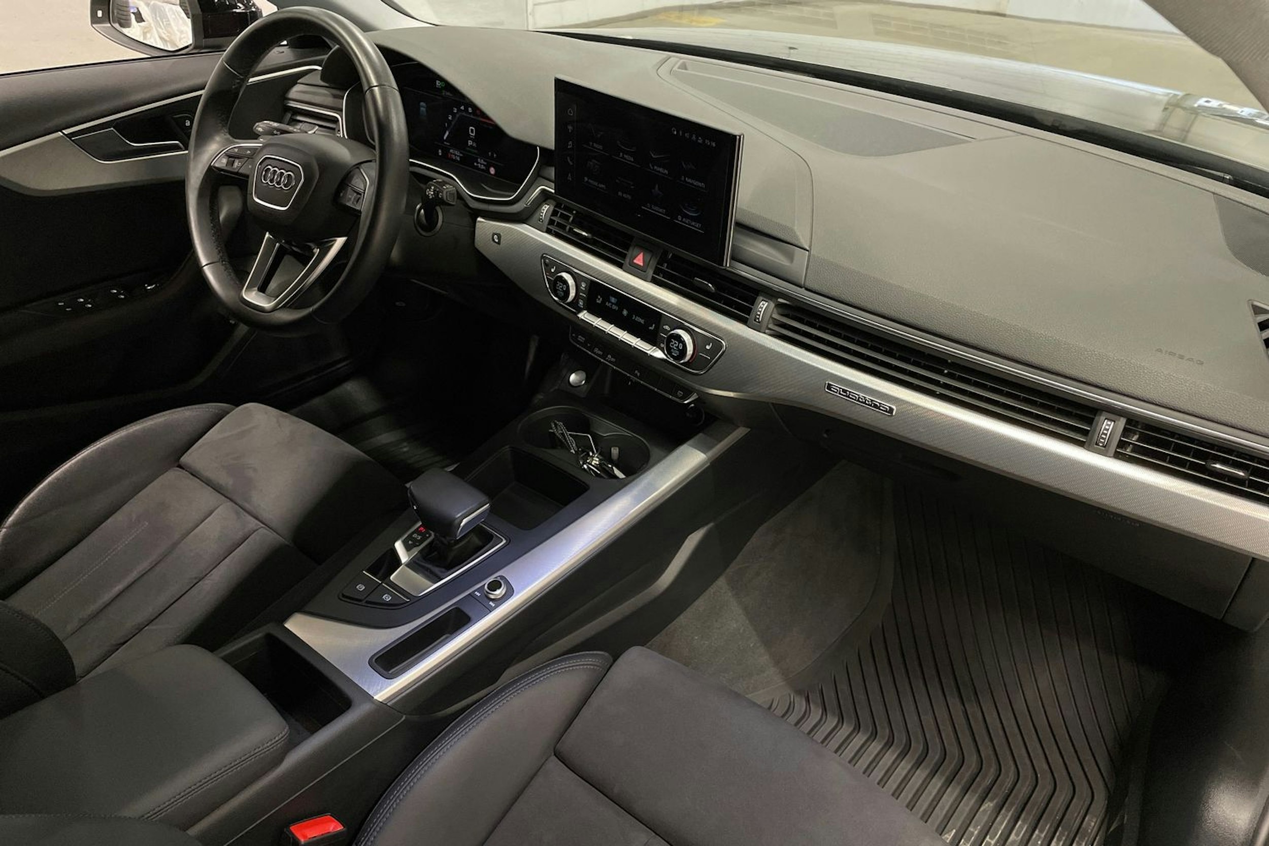 musta Audi A4 2024 kuva 31.