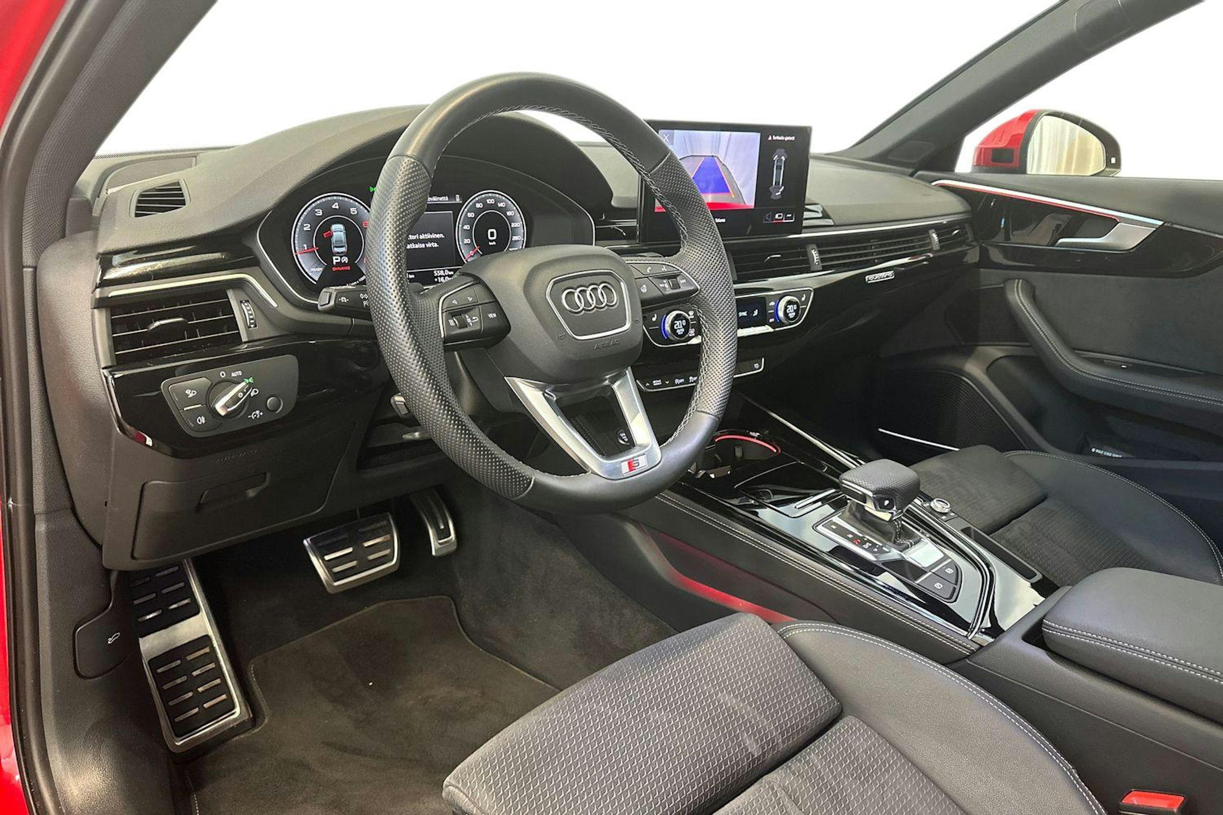 punainen Audi A4 2024 kuva 6.