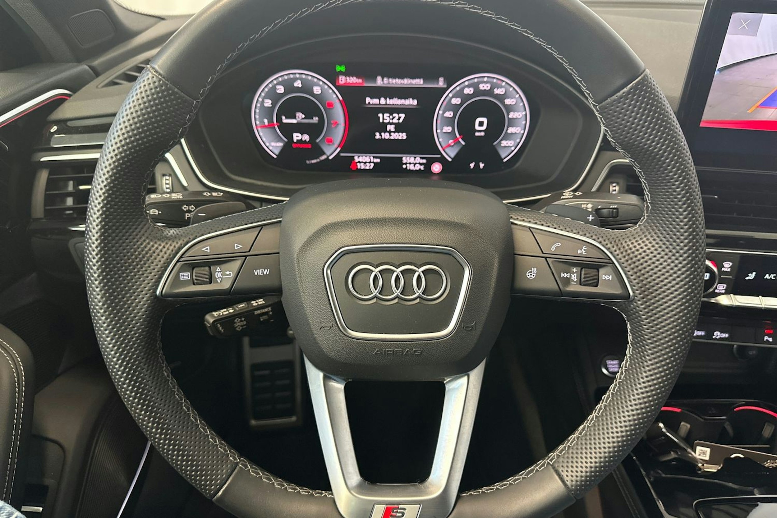 punainen Audi A4 2024 kuva 12.