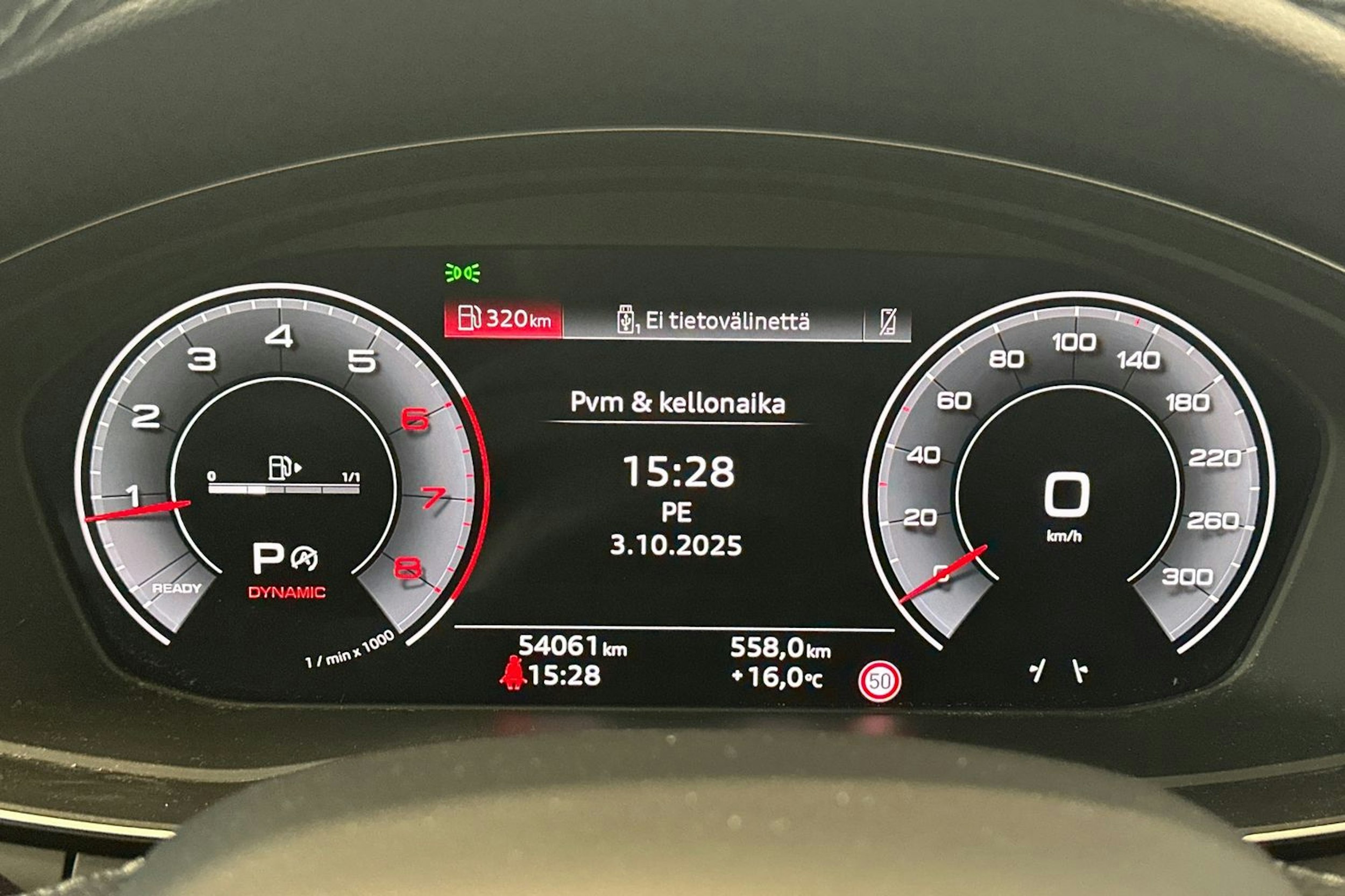 punainen Audi A4 2024 kuva 13.