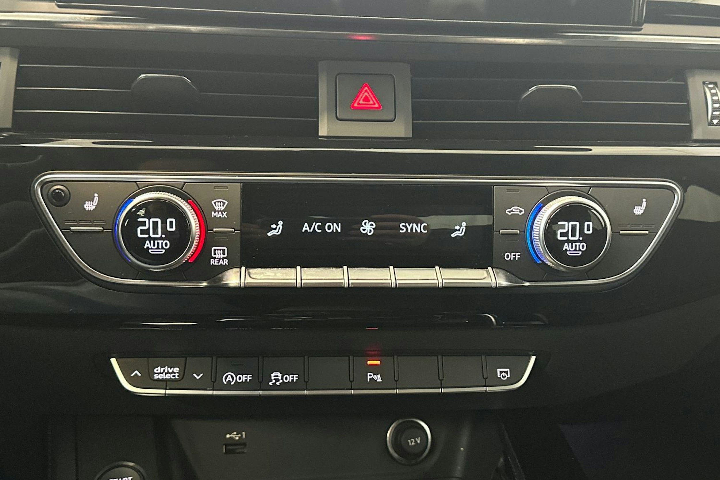 punainen Audi A4 2024 kuva 15.