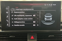 punainen Audi A4 2024 kuva 17.