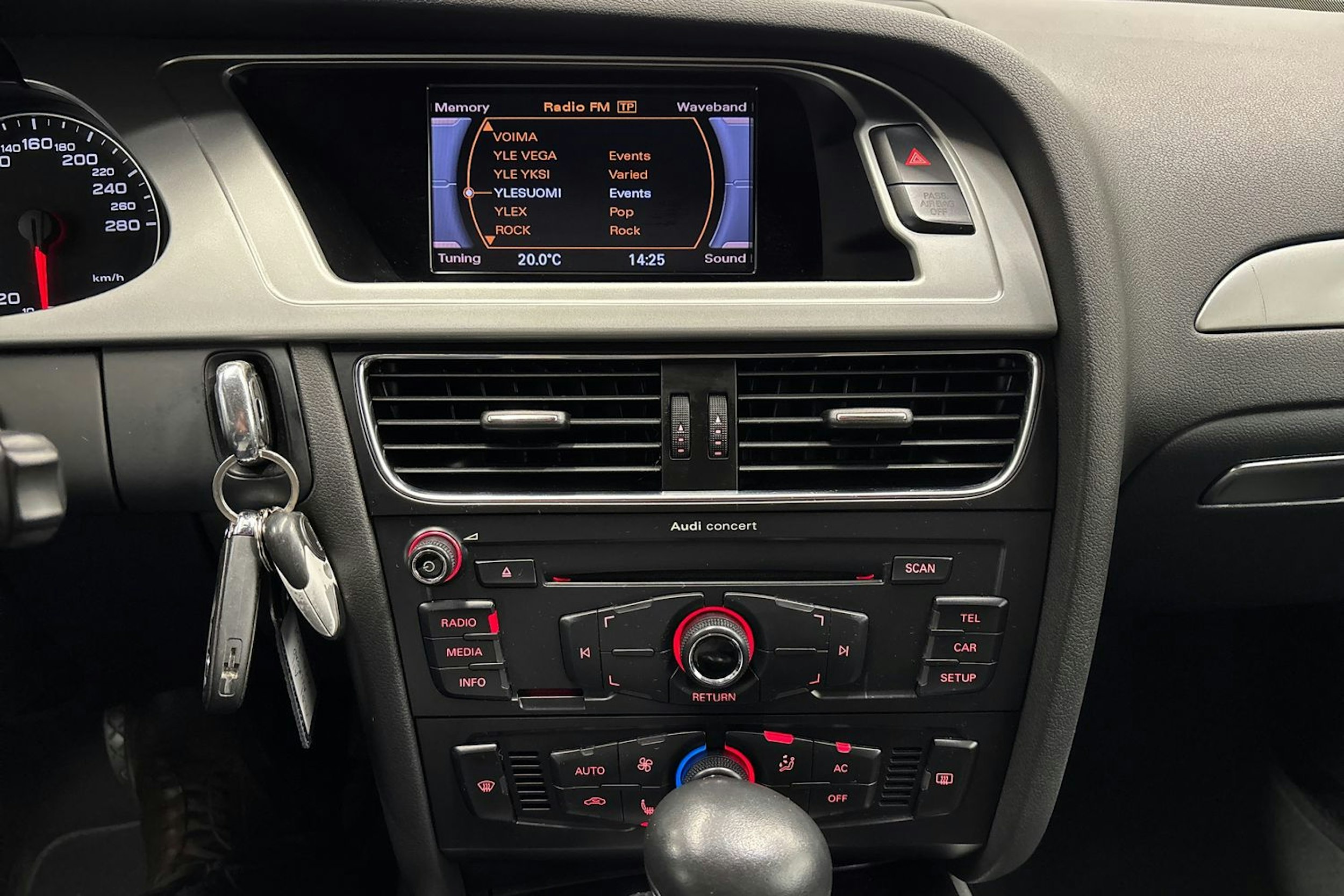 ruskea (beige) Audi A4 allroad quattro 2010 kuva 16.