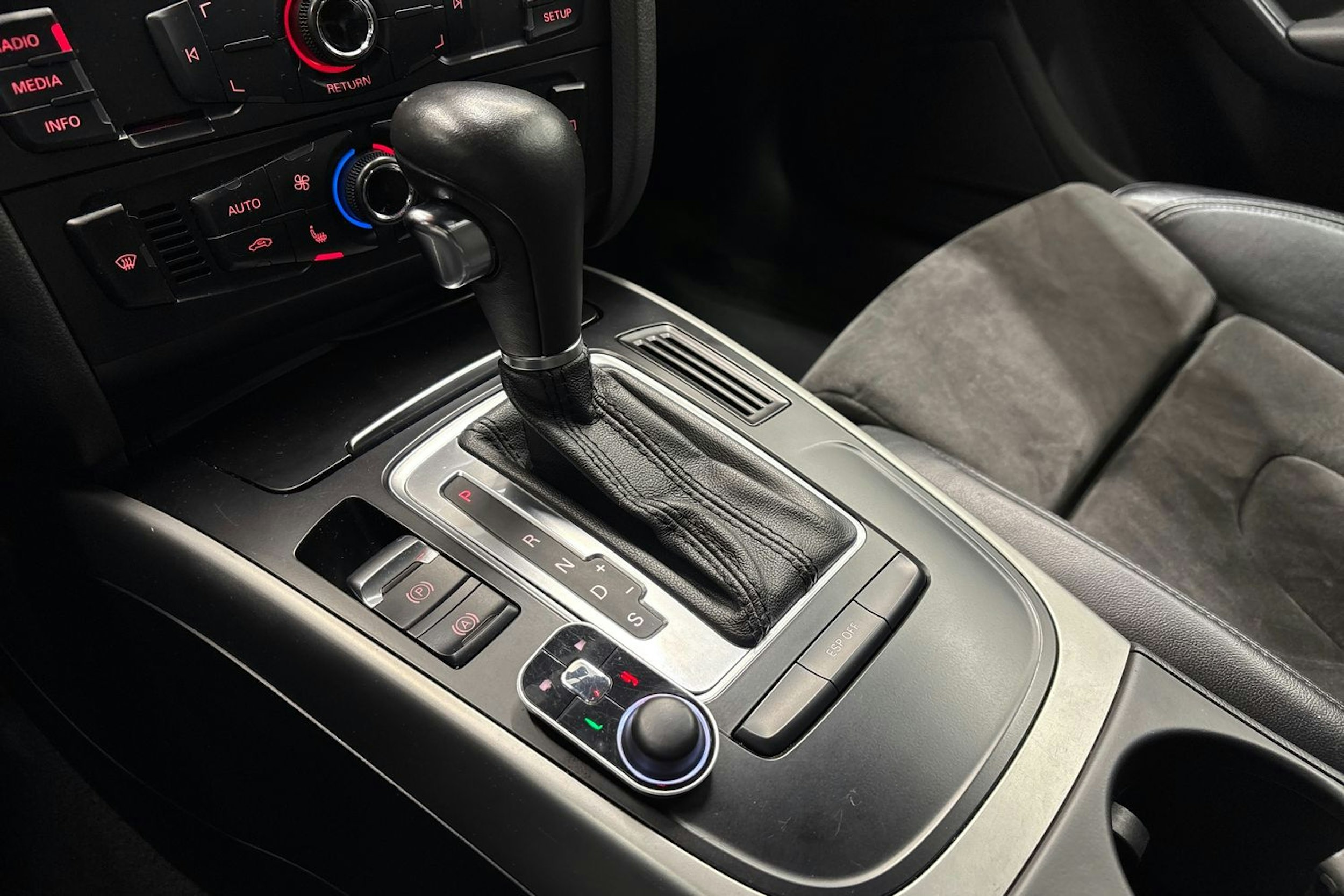 ruskea (beige) Audi A4 allroad quattro 2010 kuva 18.