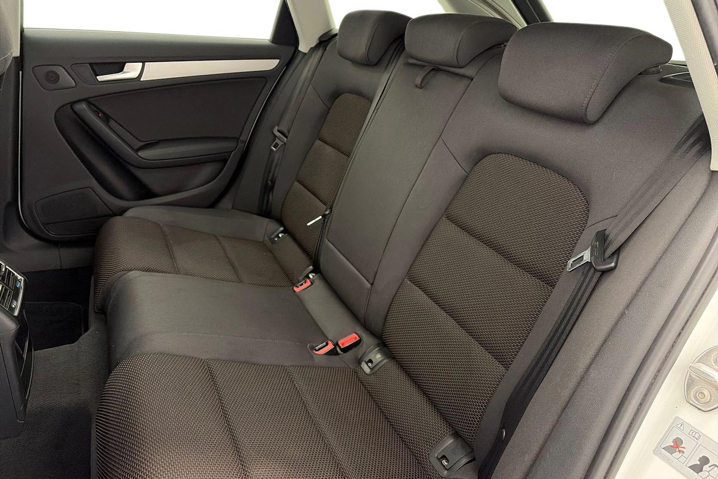 valkoinen Audi A4 allroad quattro 2011 kuva 8.
