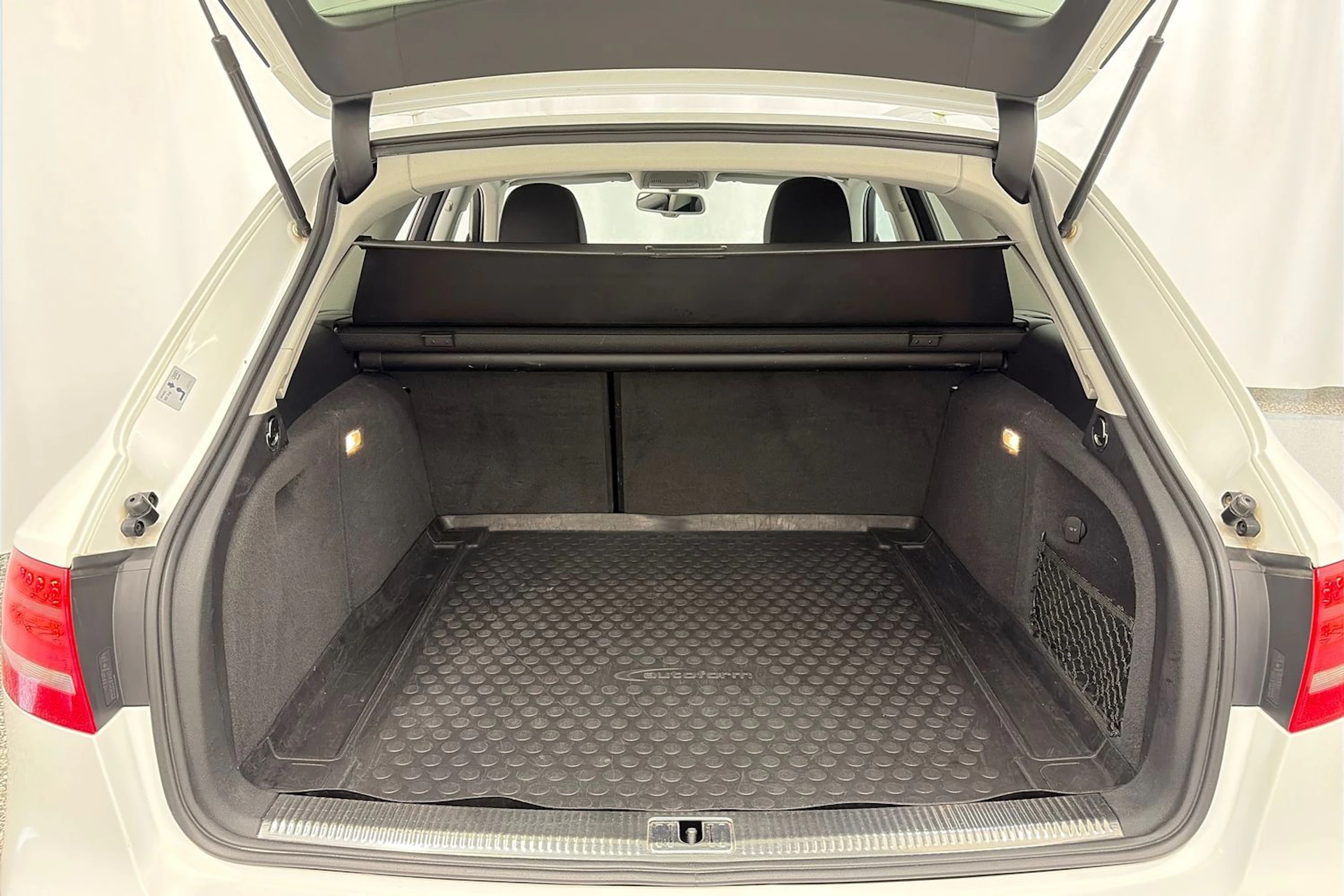 valkoinen Audi A4 allroad quattro 2011 kuva 10.