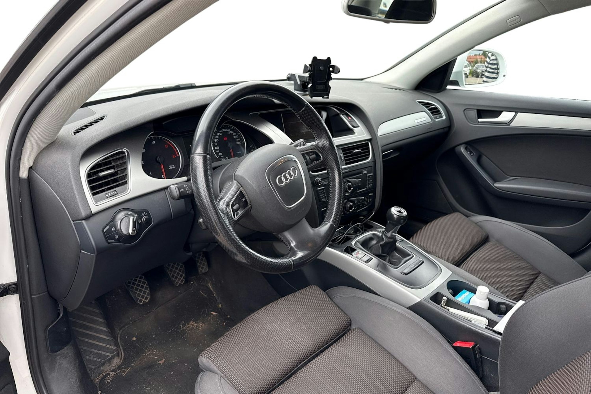 valkoinen Audi A4 allroad quattro 2011 kuva 3.