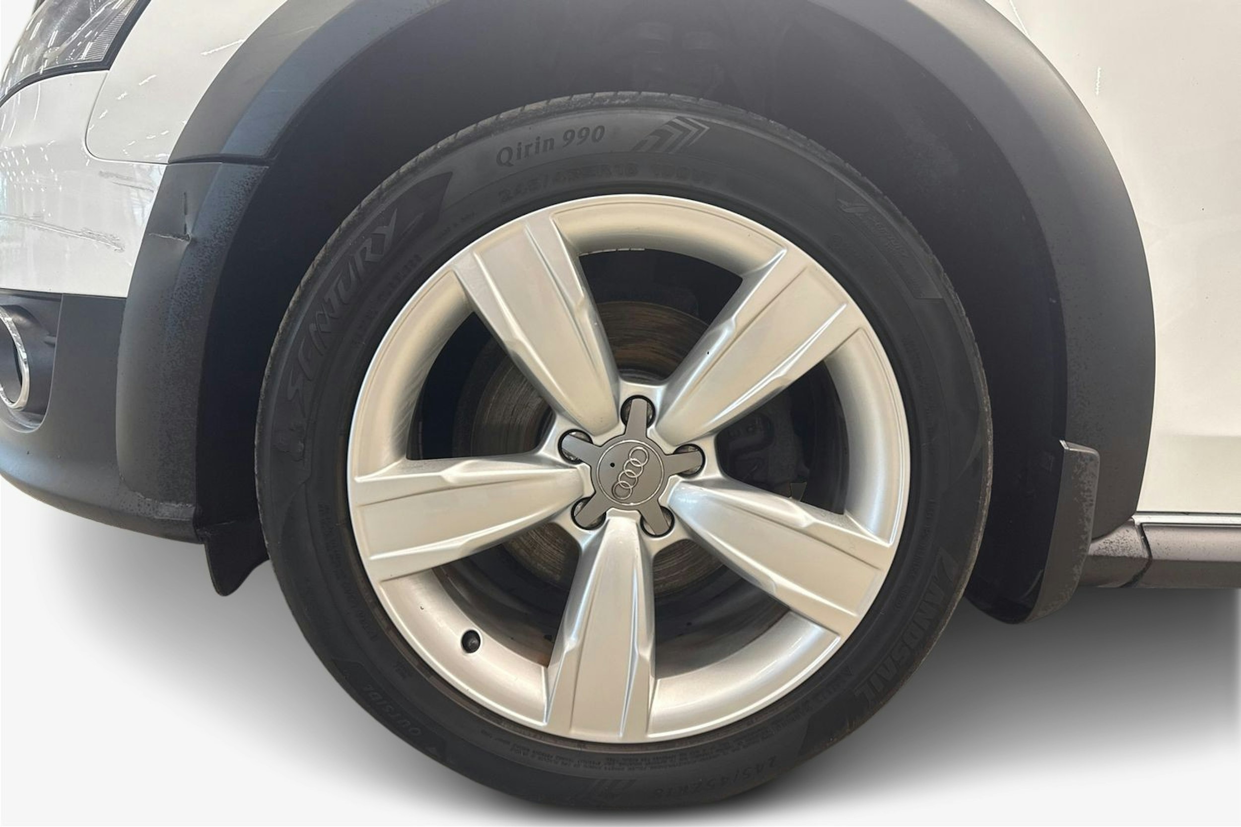 valkoinen Audi A4 allroad quattro 2011 kuva 11.
