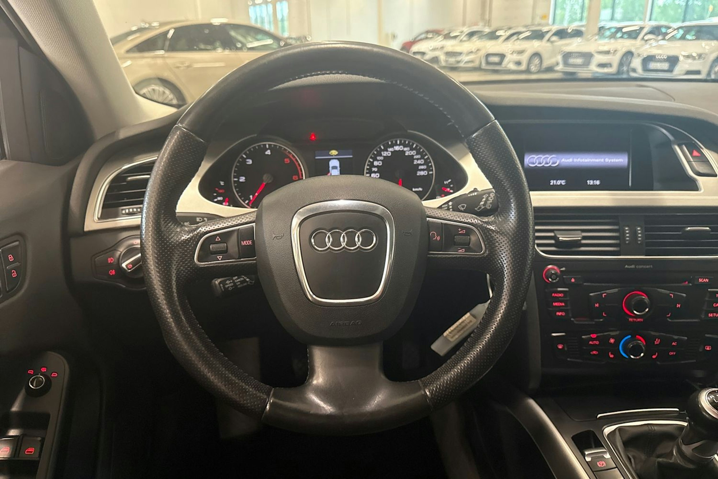 valkoinen Audi A4 allroad quattro 2011 kuva 14.
