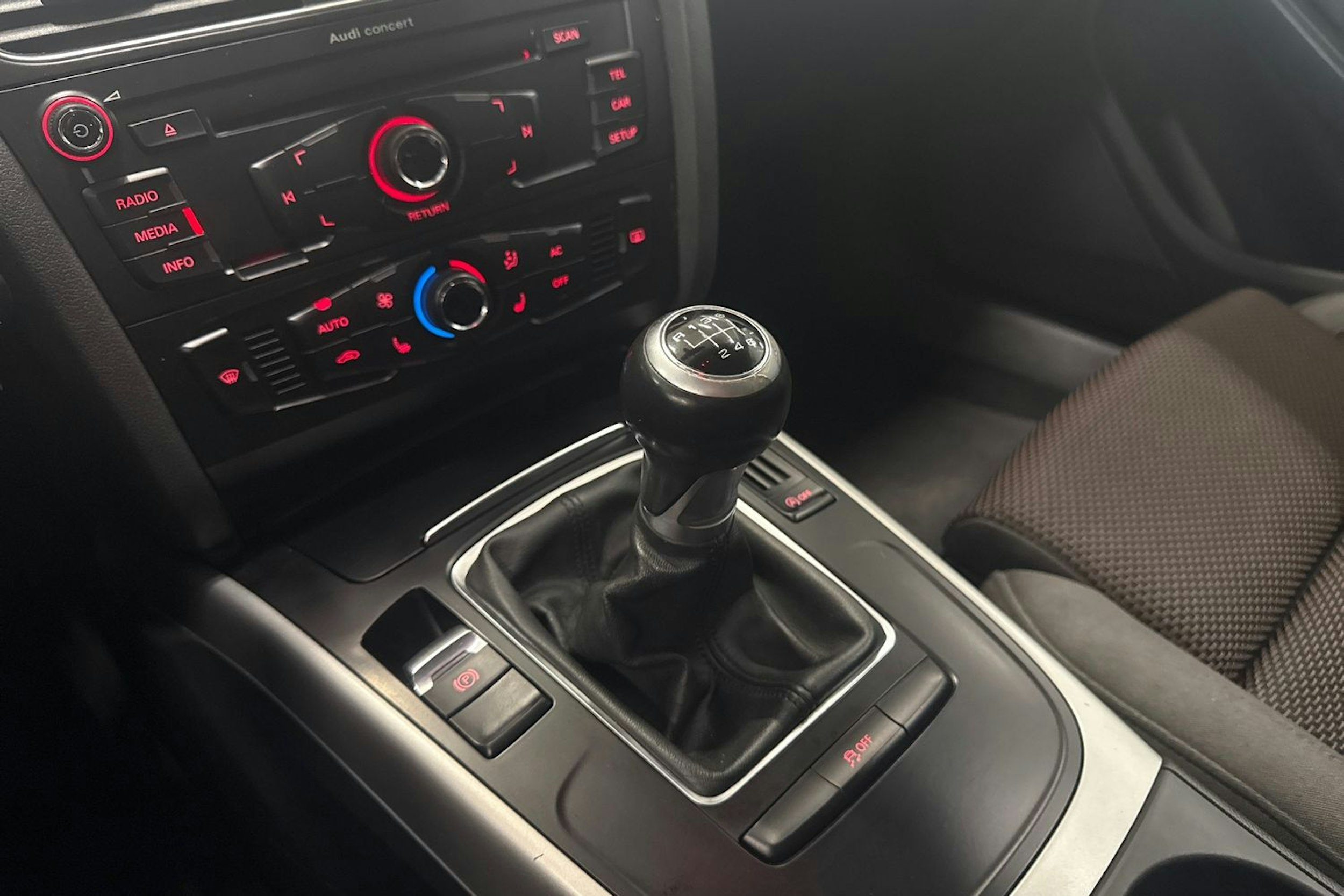 valkoinen Audi A4 allroad quattro 2011 kuva 19.