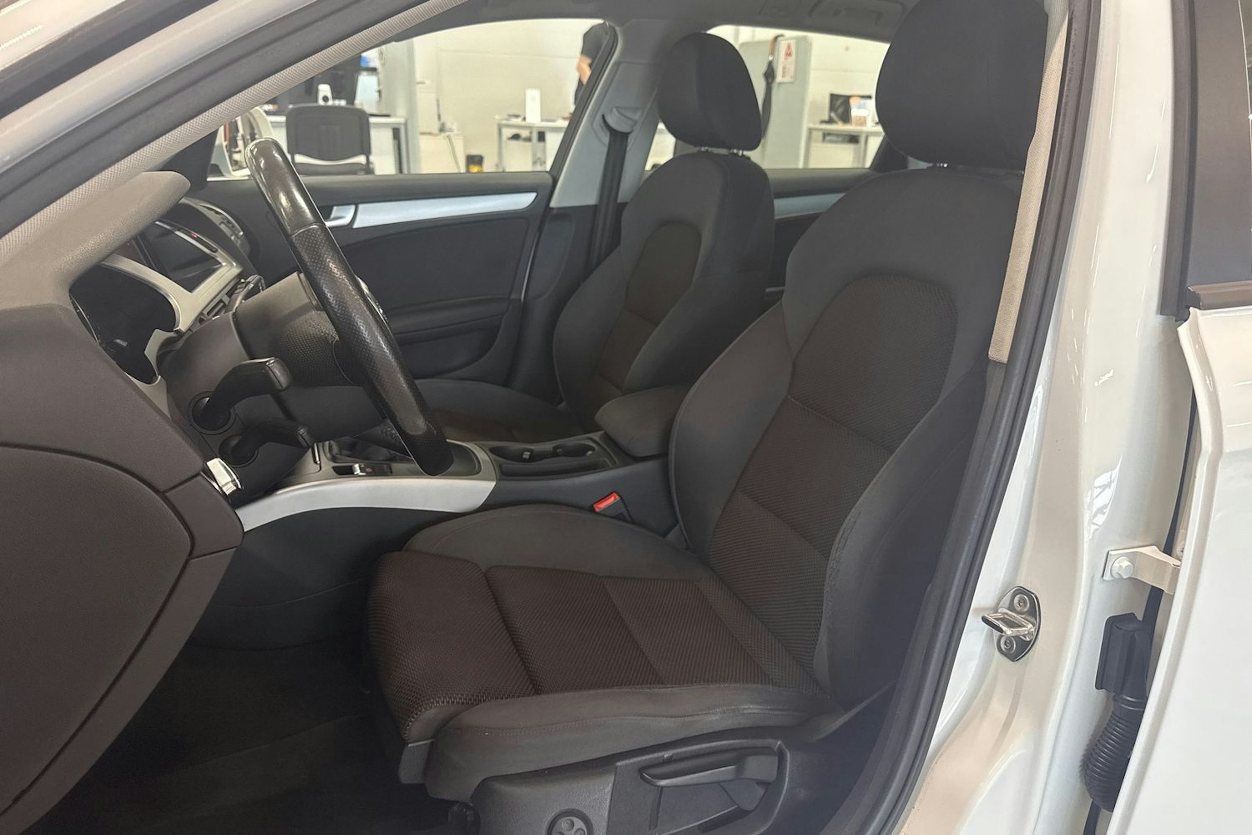 valkoinen Audi A4 allroad quattro 2011 kuva 21.