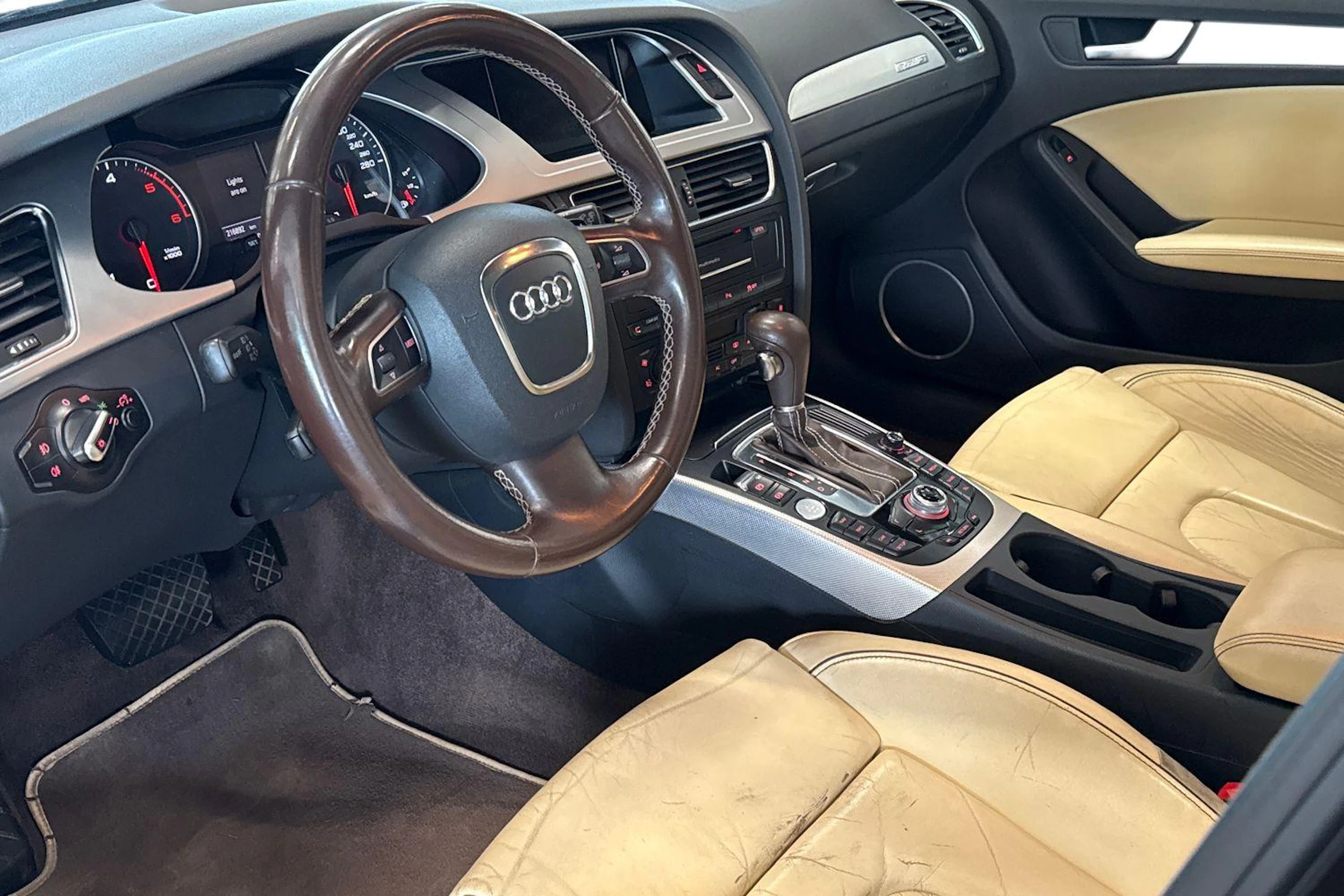 ruskea (beige) Audi A4 allroad quattro 2011 kuva 8.