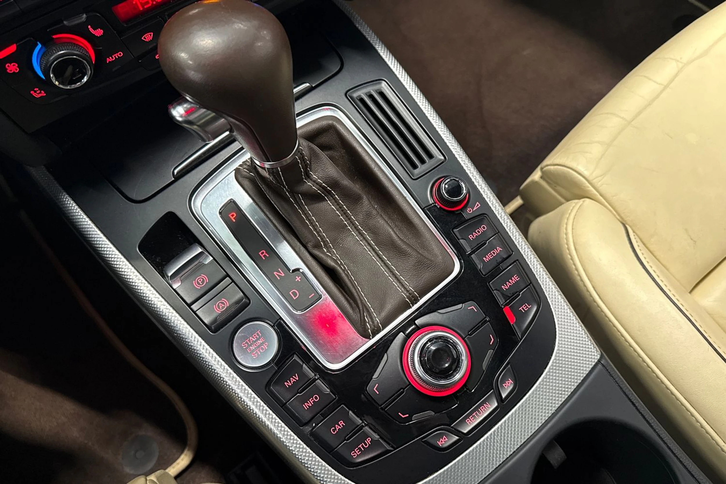 ruskea (beige) Audi A4 allroad quattro 2011 kuva 27.