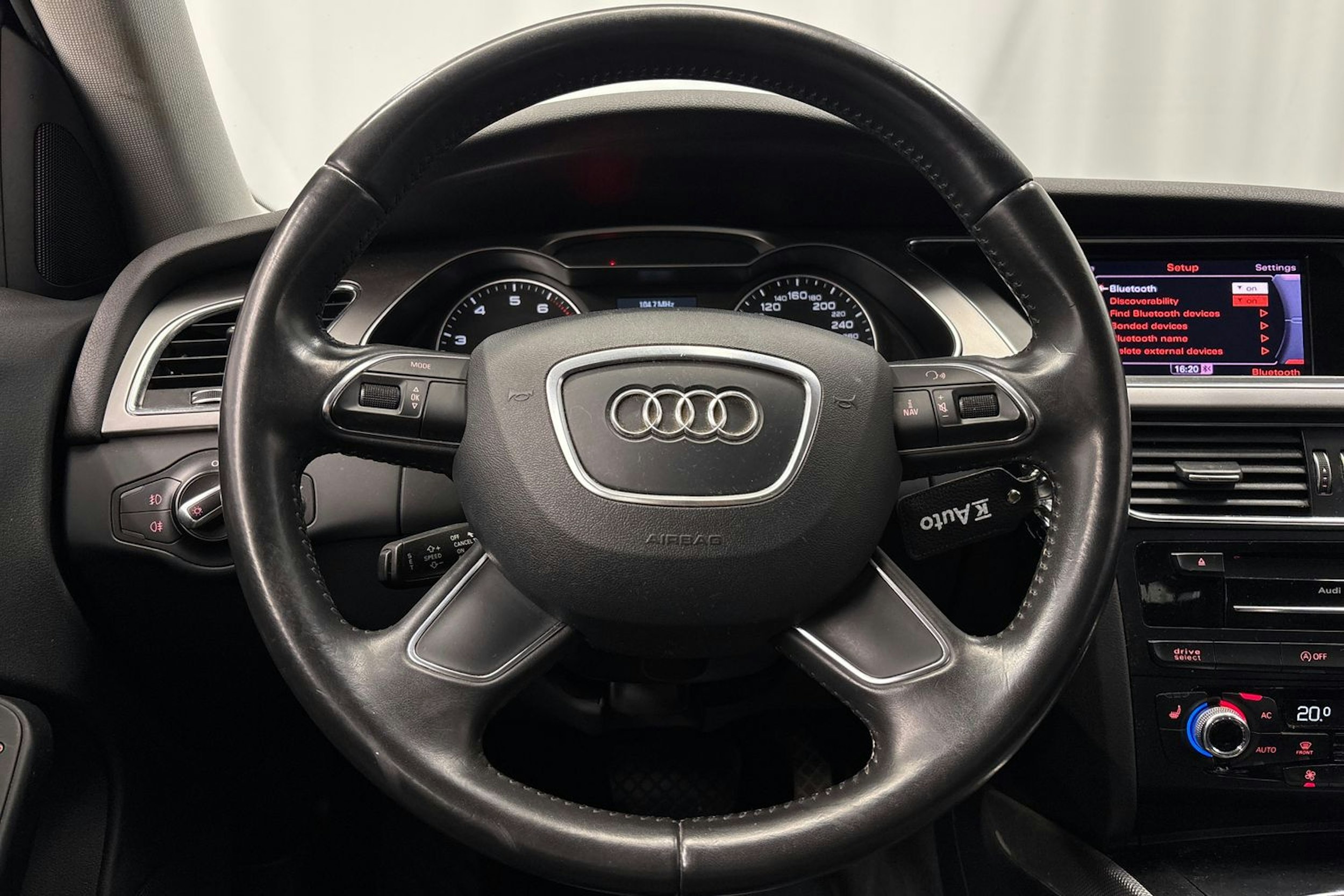 valkoinen Audi A4 allroad quattro 2013 kuva 14.