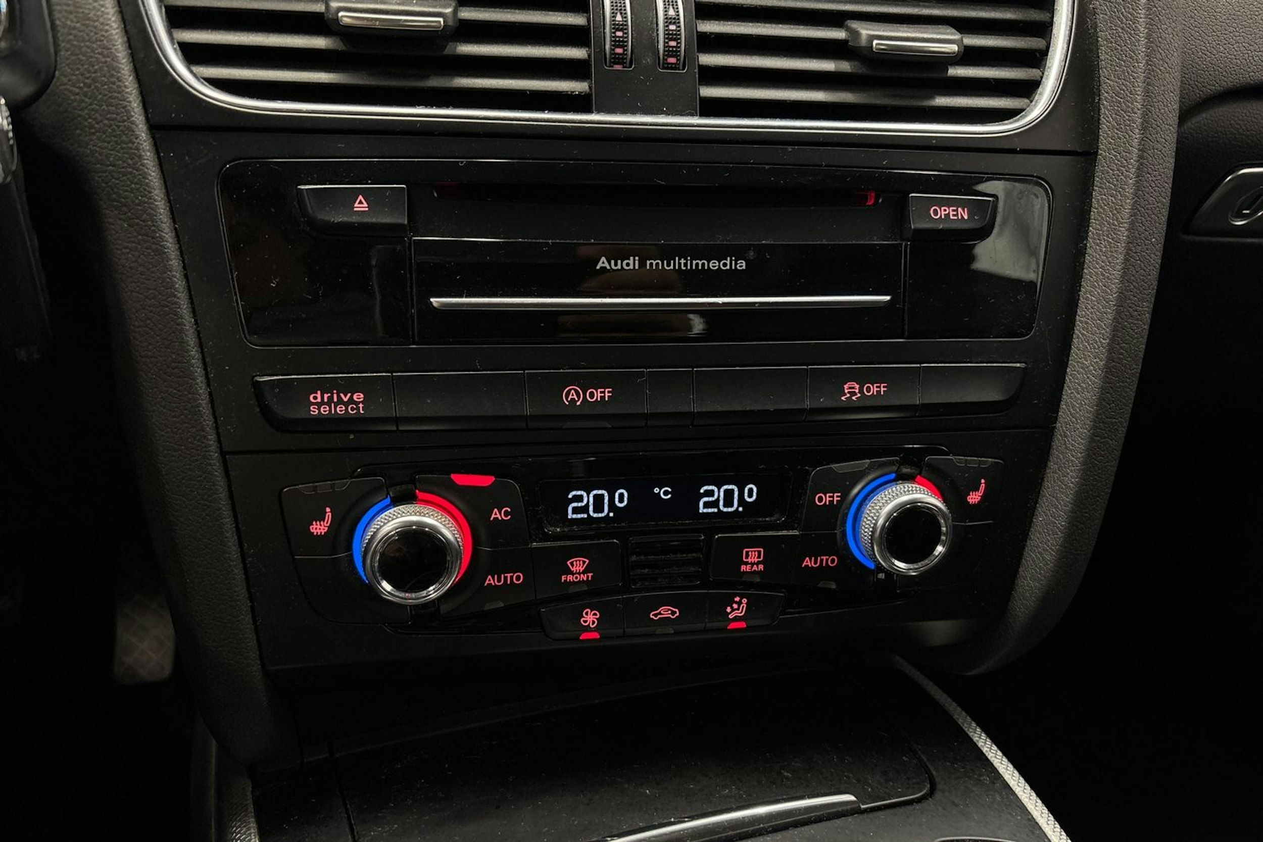 valkoinen Audi A4 allroad quattro 2013 kuva 22.