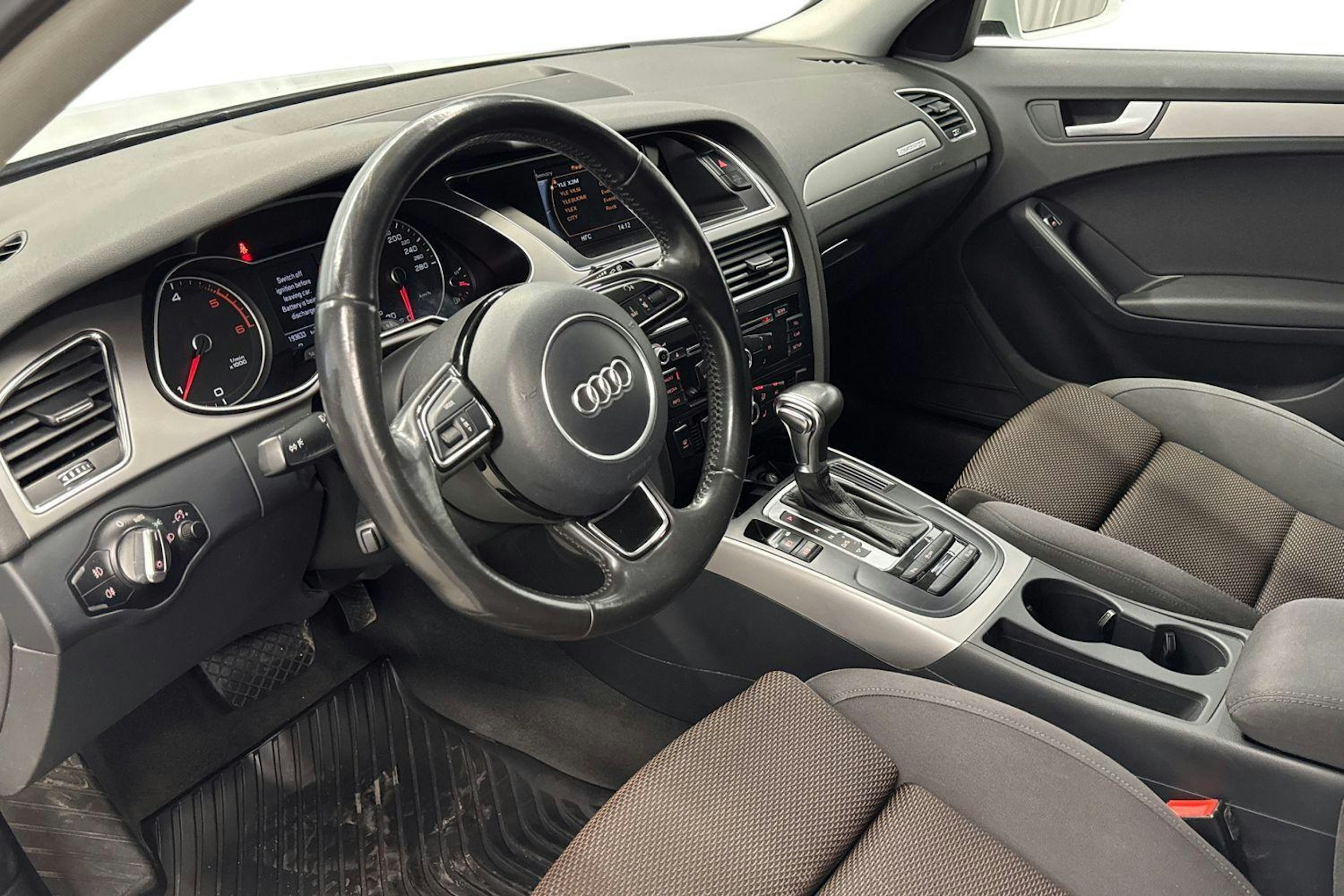 valkoinen Audi A4 allroad quattro 2013 kuva 6.