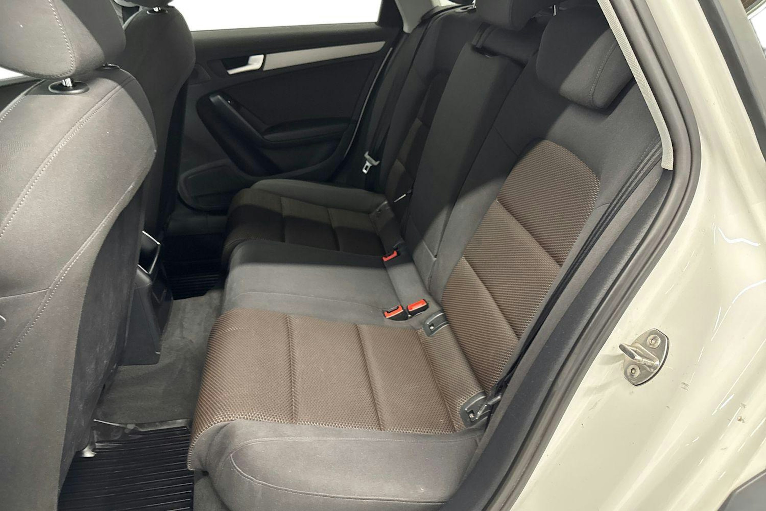 valkoinen Audi A4 allroad quattro 2013 kuva 8.