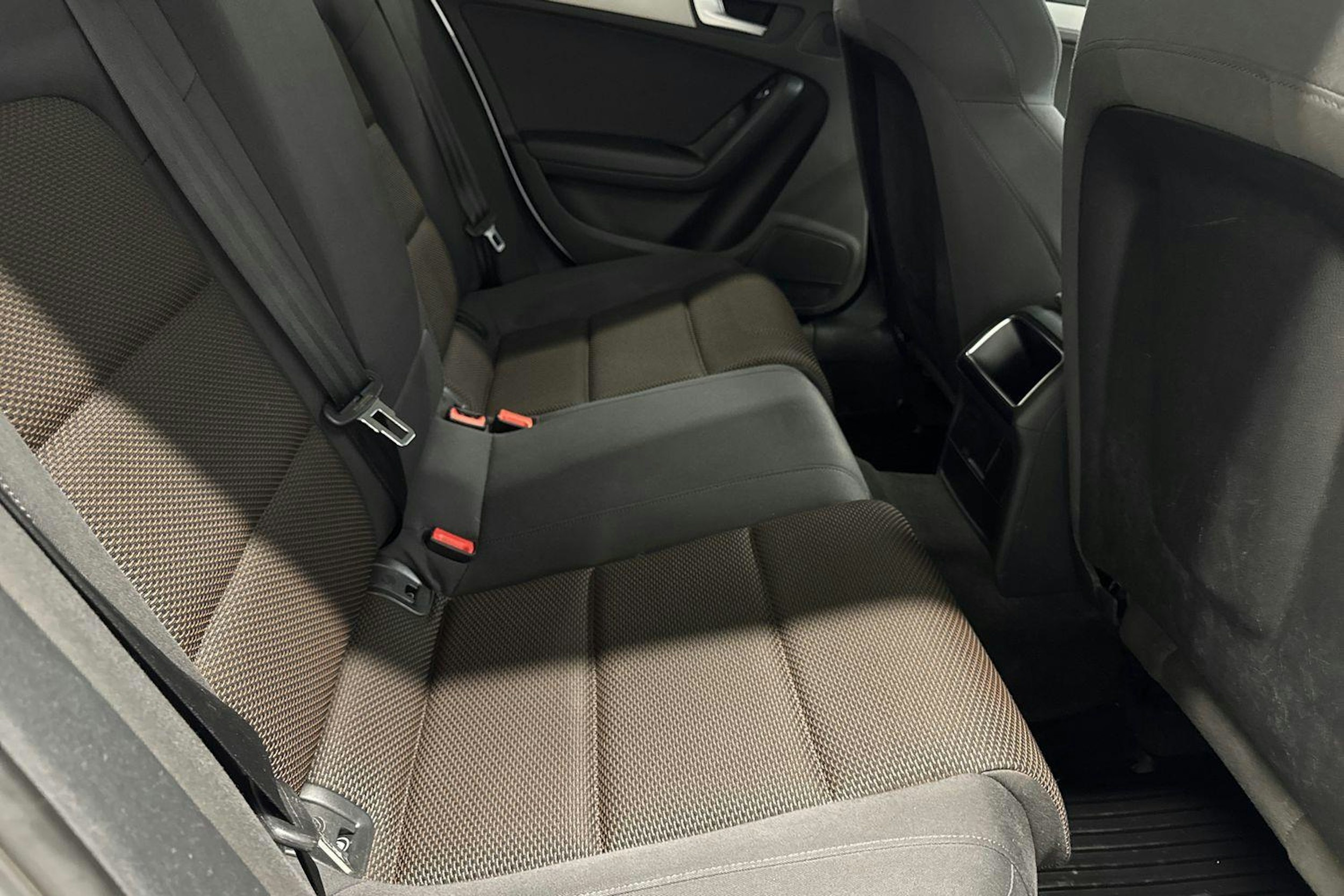 valkoinen Audi A4 allroad quattro 2013 kuva 11.