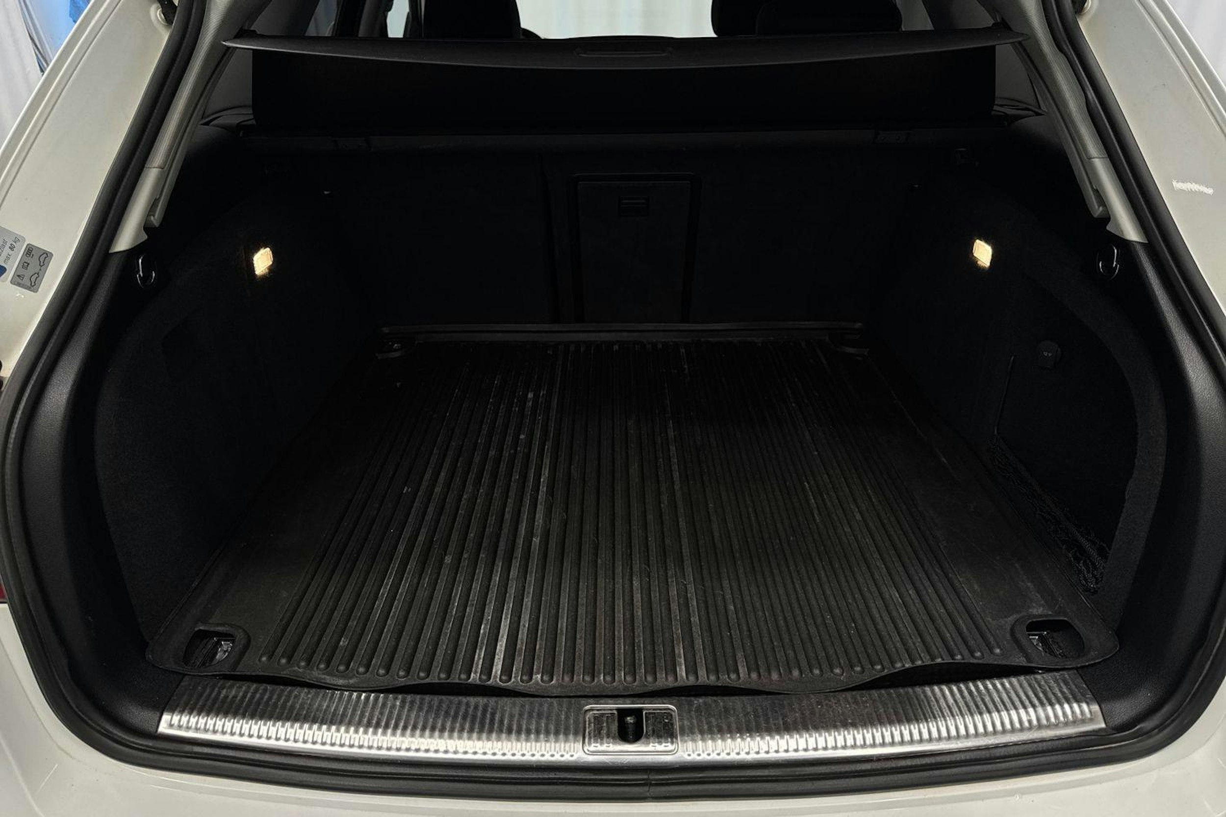 valkoinen Audi A4 allroad quattro 2013 kuva 27.