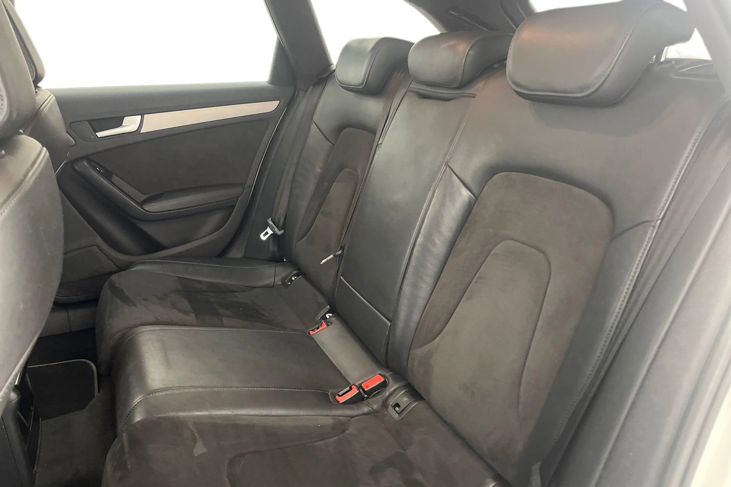 Valkoinen Audi A4 allroad quattro 2013 kuva 8.