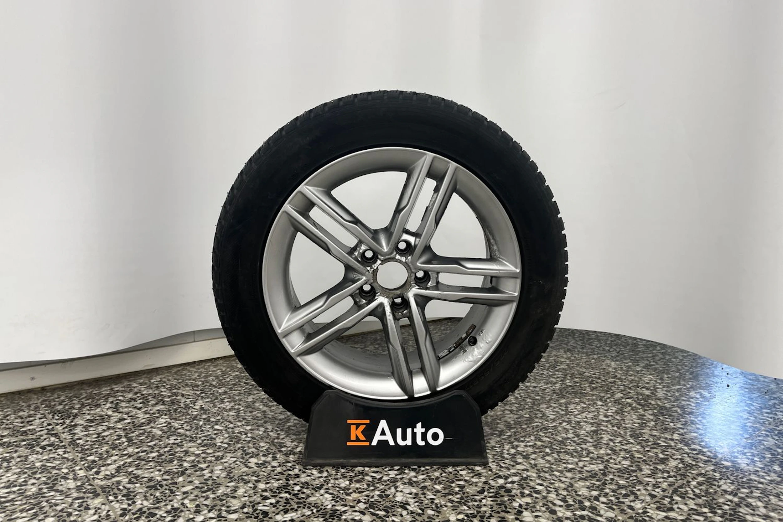 Valkoinen Audi A4 allroad quattro 2013 kuva 10.
