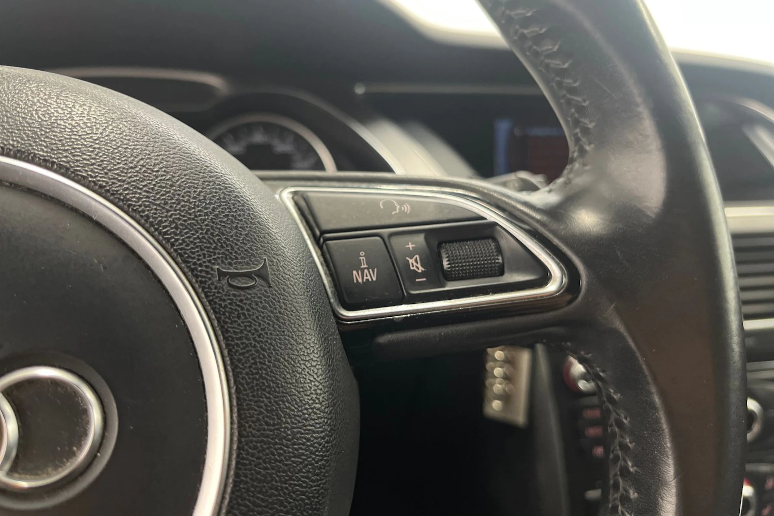 Valkoinen Audi A4 allroad quattro 2013 kuva 15.