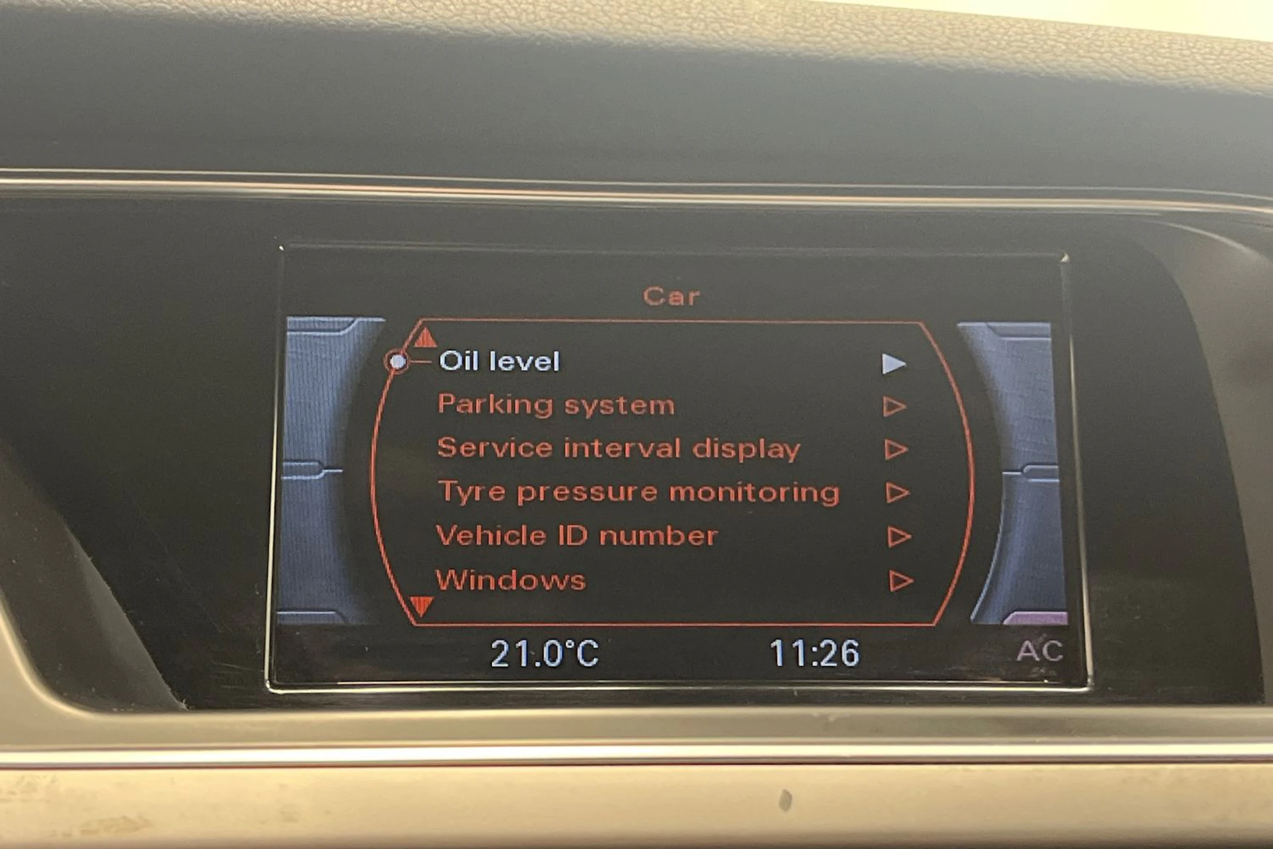 Valkoinen Audi A4 allroad quattro 2013 kuva 20.