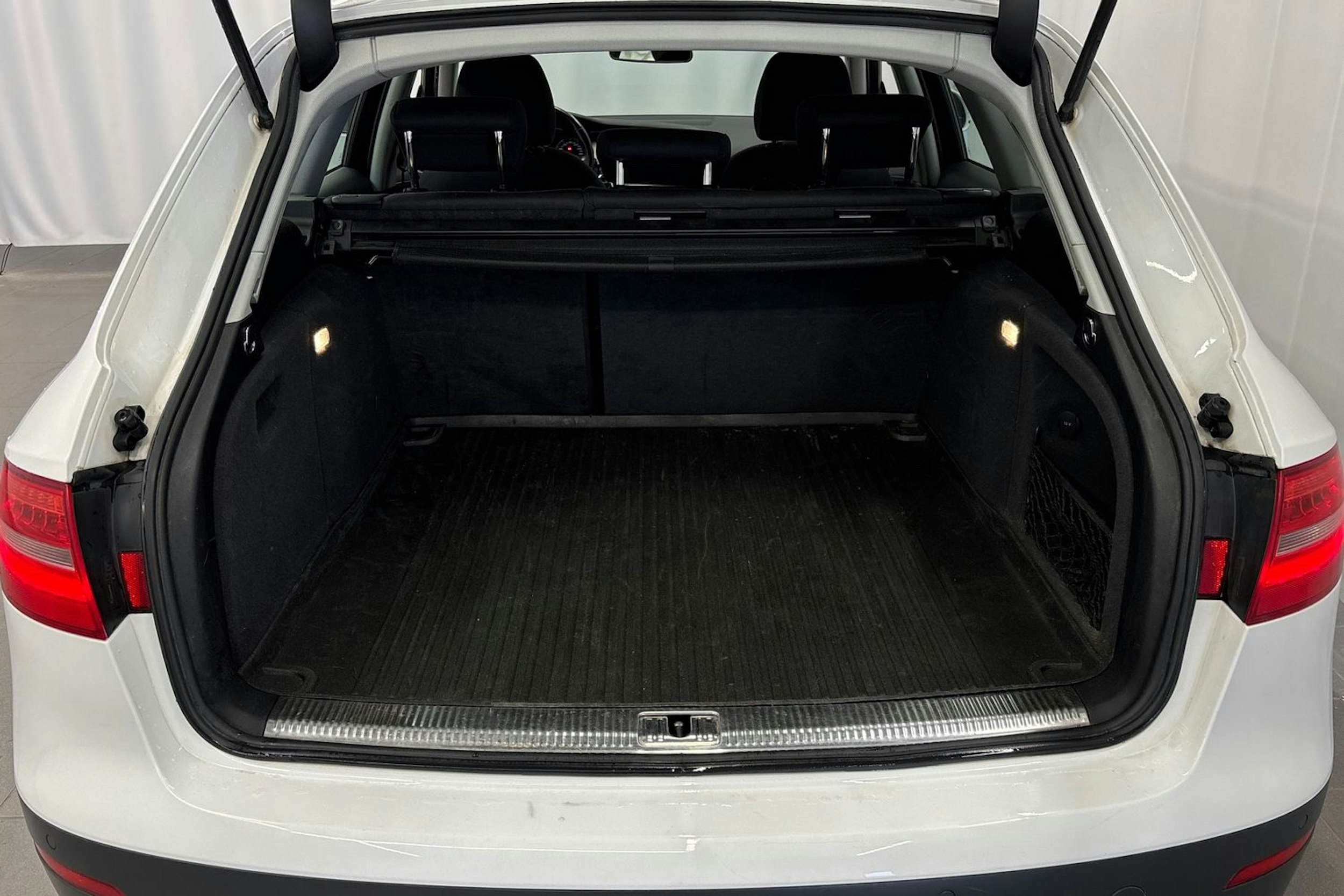 valkoinen Audi A4 allroad quattro 2014 kuva 16.