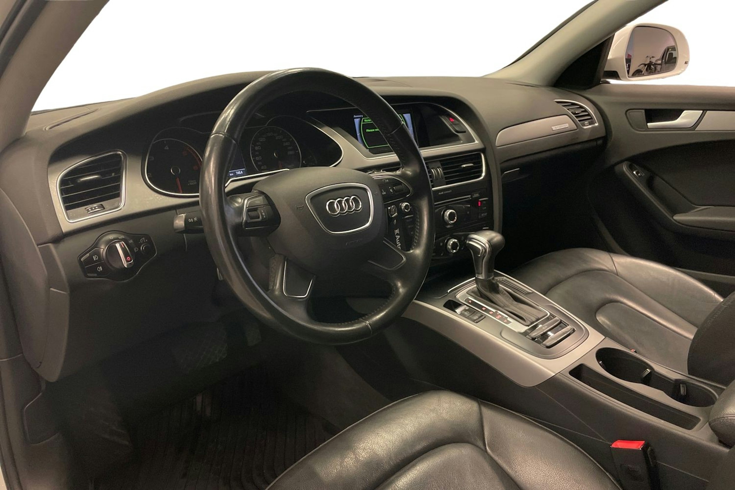 Valkoinen Audi A4 allroad quattro 2014 kuva 6.