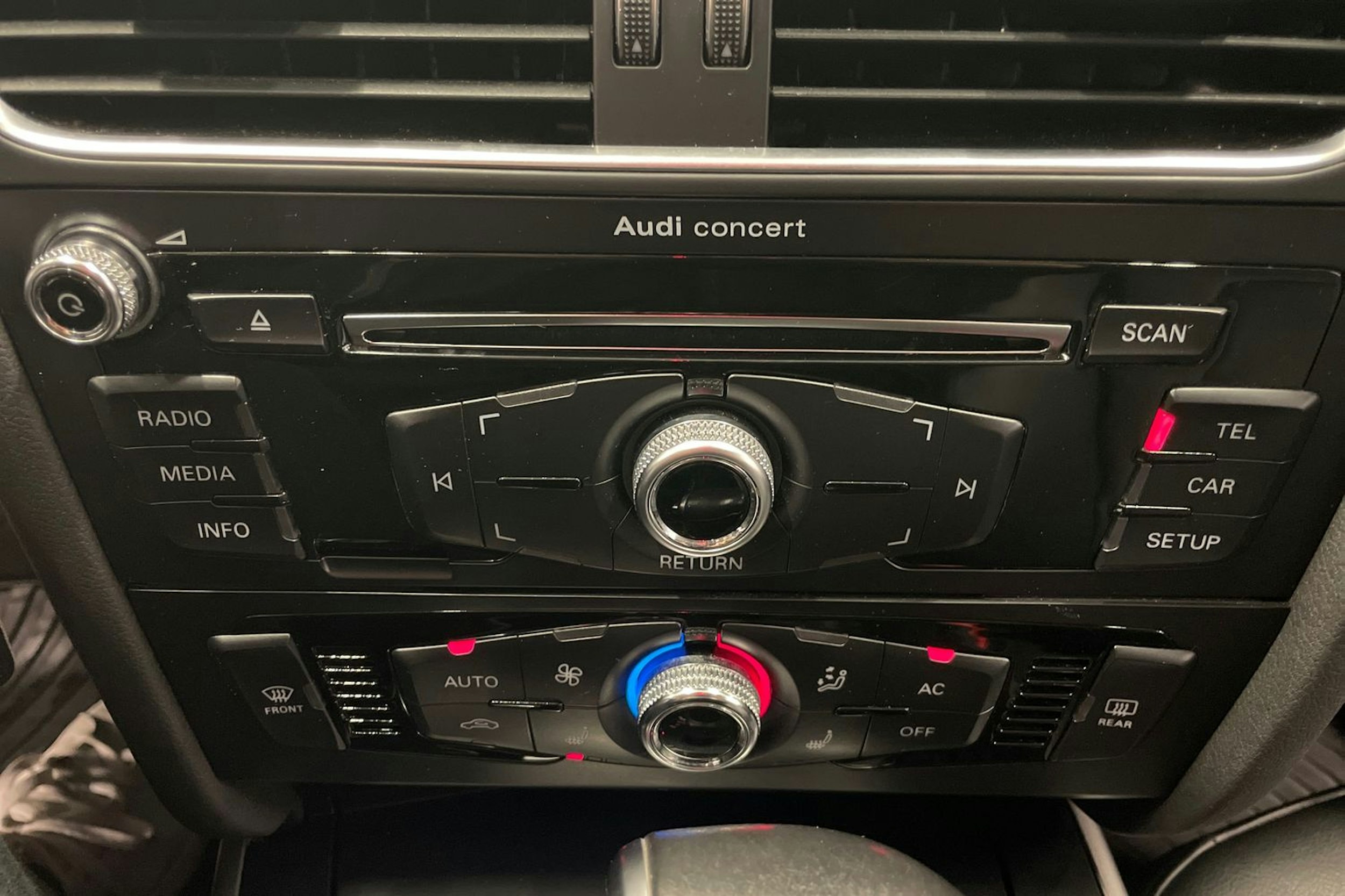 Valkoinen Audi A4 allroad quattro 2014 kuva 13.