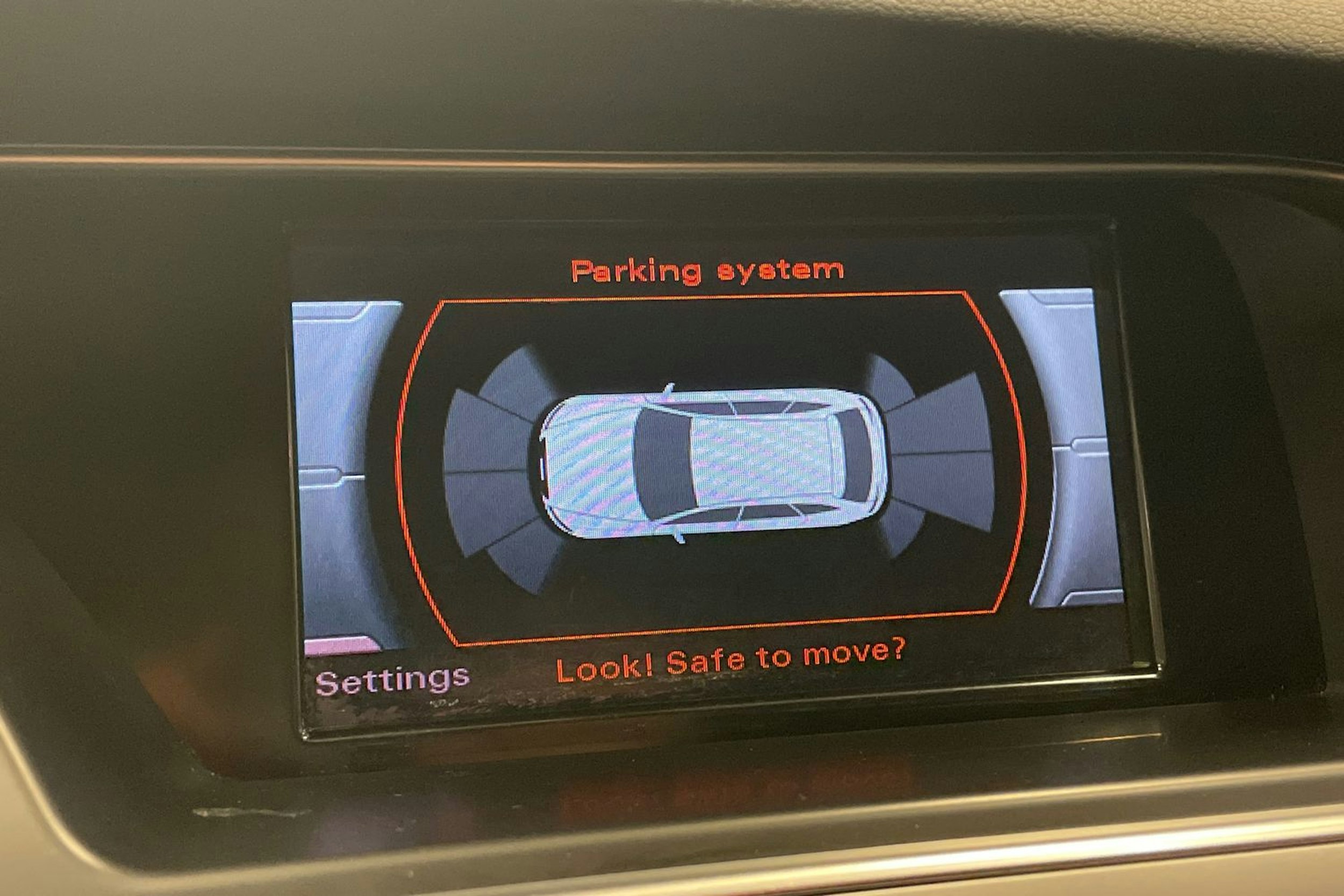 Valkoinen Audi A4 allroad quattro 2014 kuva 15.