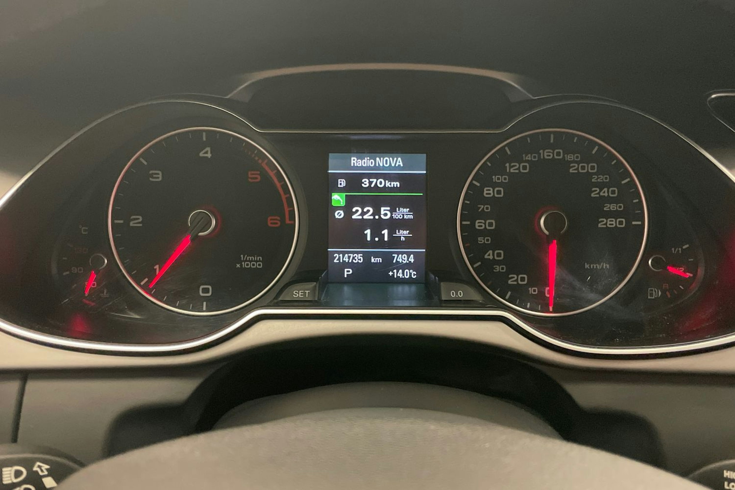 Valkoinen Audi A4 allroad quattro 2014 kuva 16.