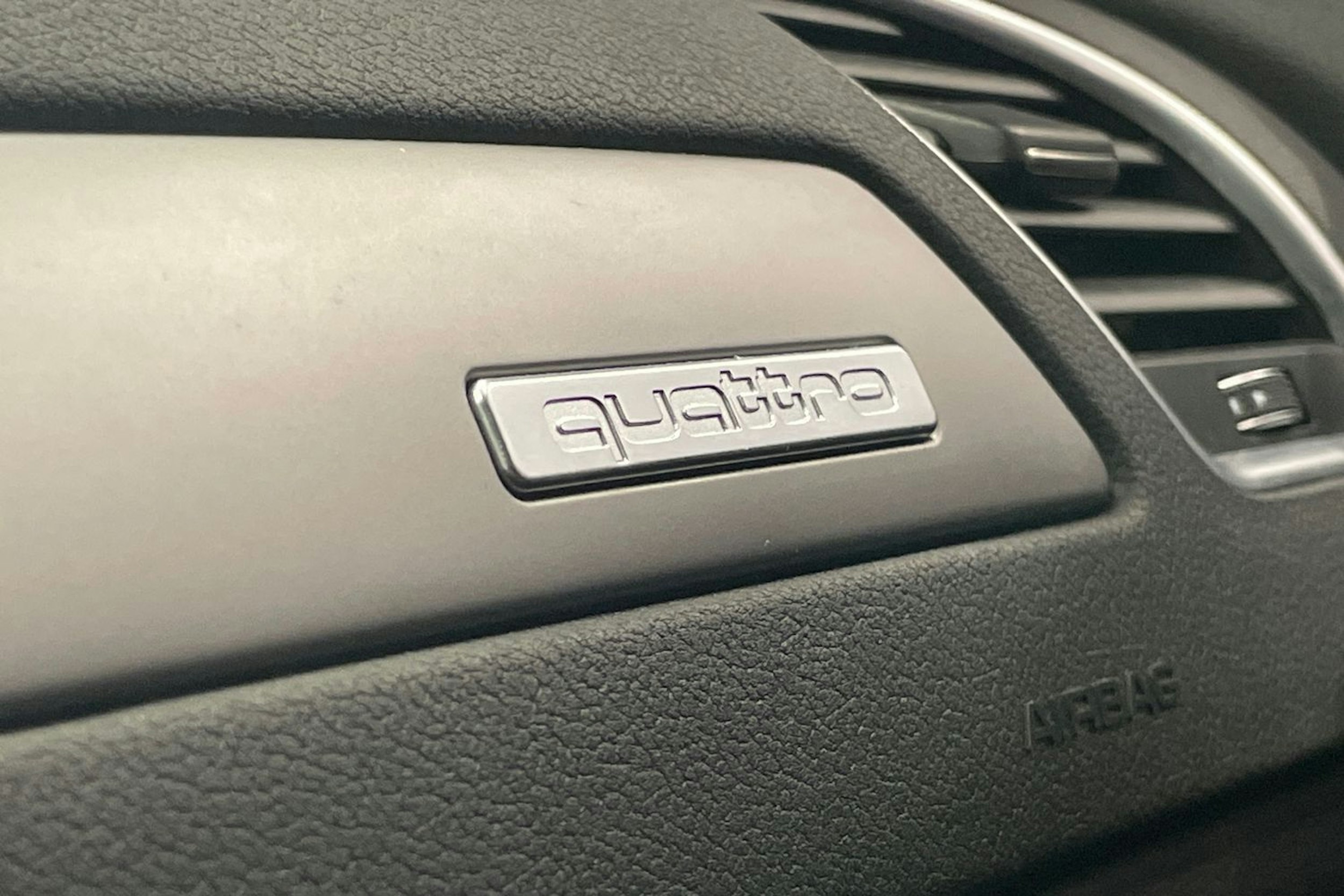 Valkoinen Audi A4 allroad quattro 2014 kuva 17.