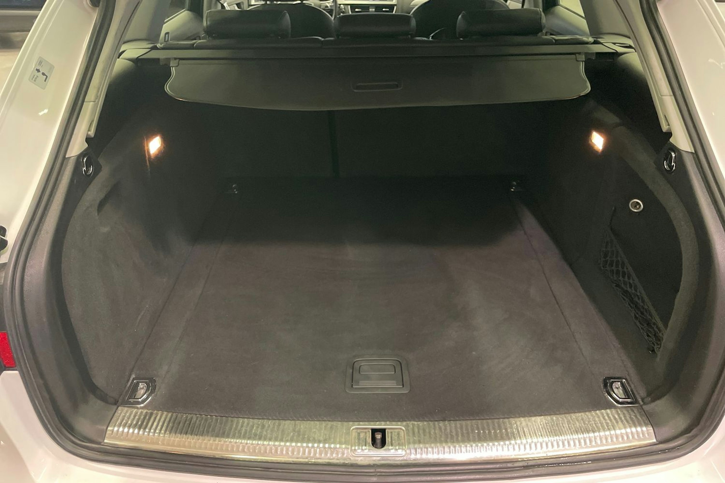 Valkoinen Audi A4 allroad quattro 2014 kuva 19.