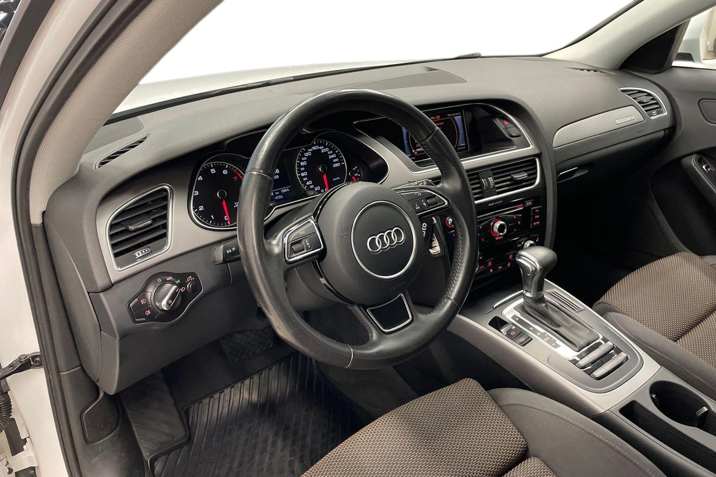 valkoinen Audi A4 allroad quattro 2014 kuva 6.