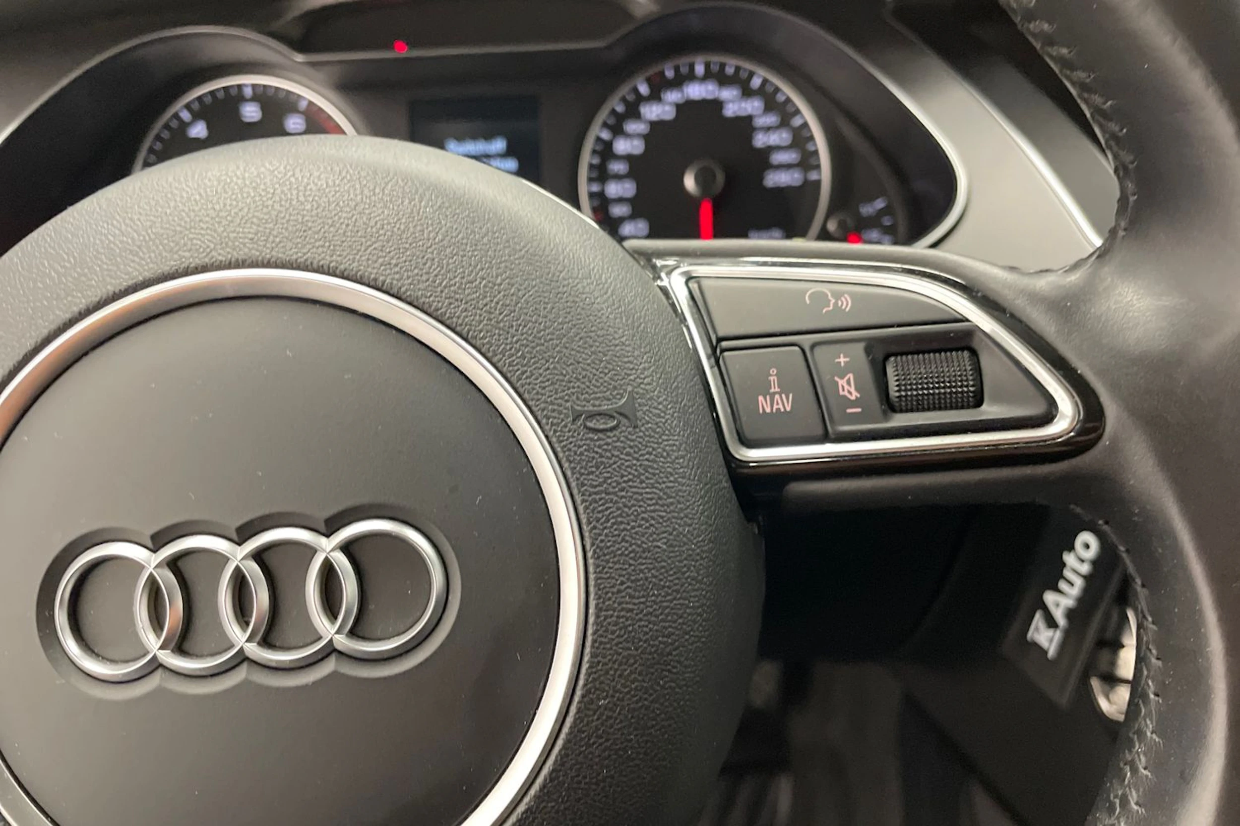 valkoinen Audi A4 allroad quattro 2014 kuva 12.