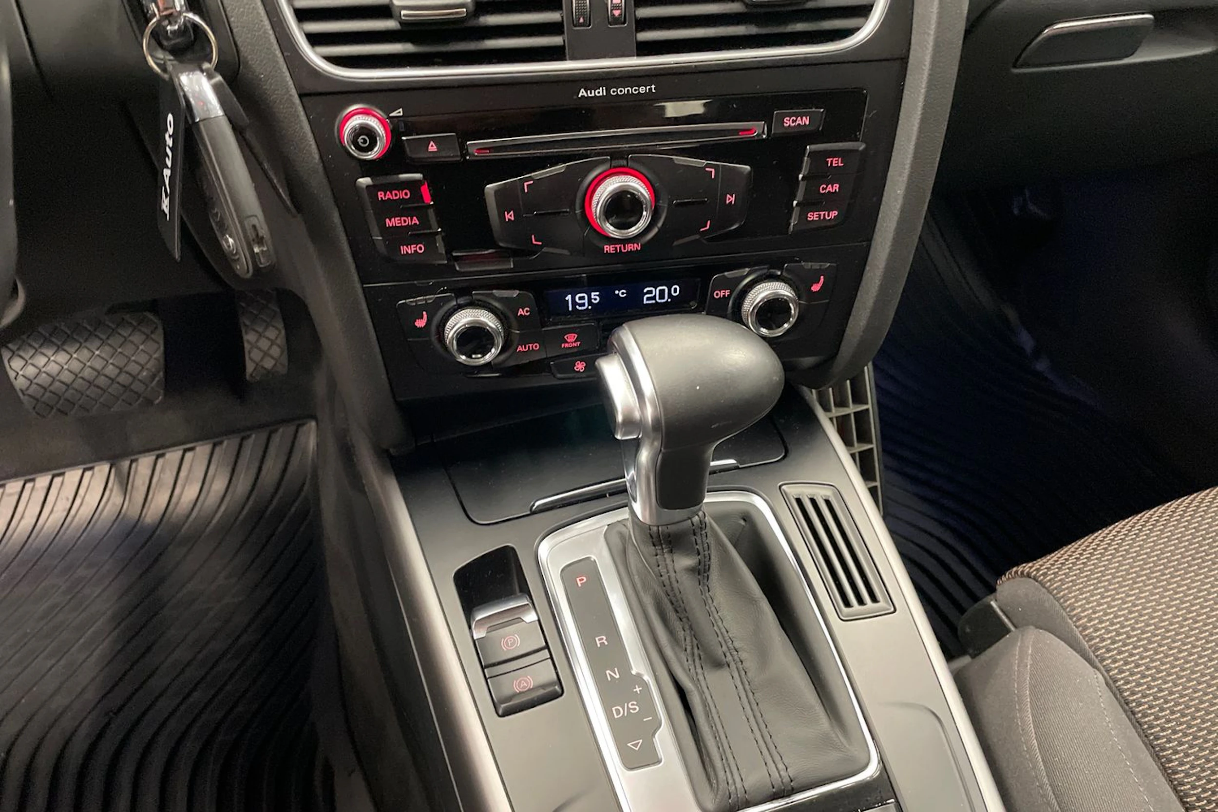 valkoinen Audi A4 allroad quattro 2014 kuva 14.