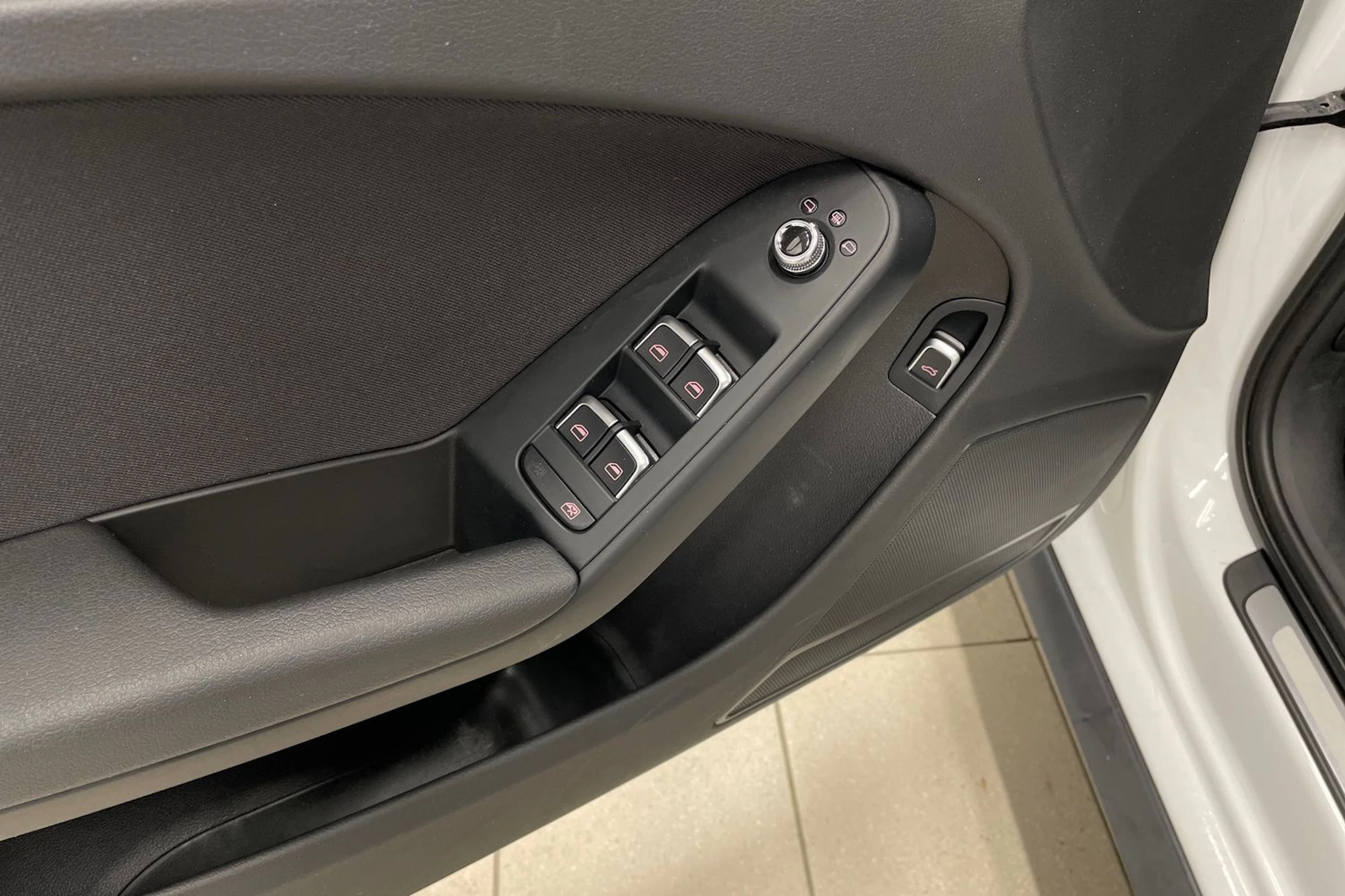 valkoinen Audi A4 allroad quattro 2014 kuva 16.