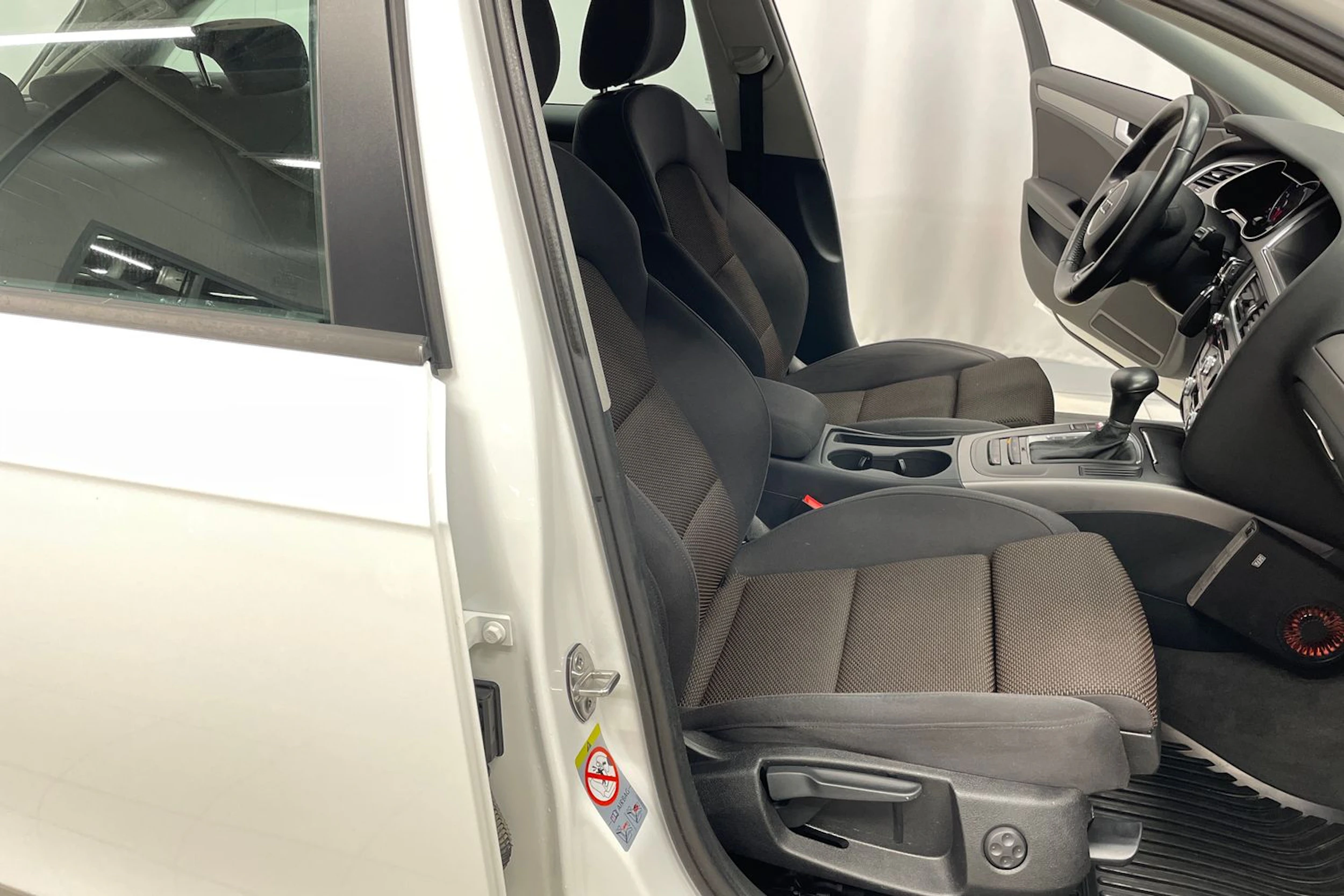 valkoinen Audi A4 allroad quattro 2014 kuva 22.