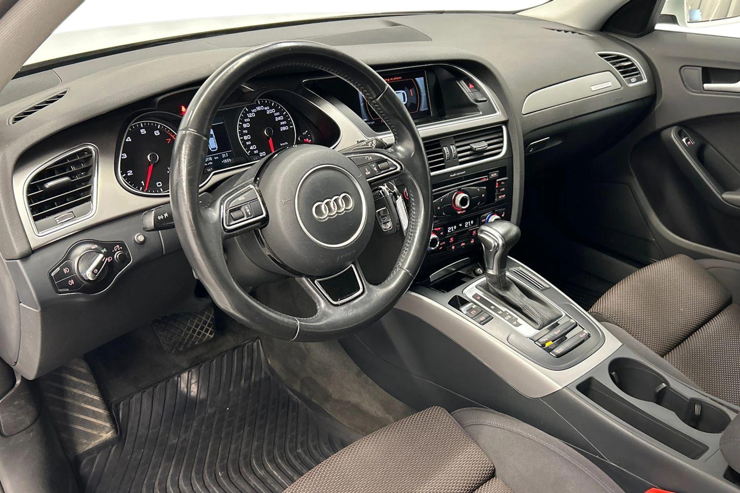 valkoinen Audi A4 allroad quattro 2014 kuva 6.