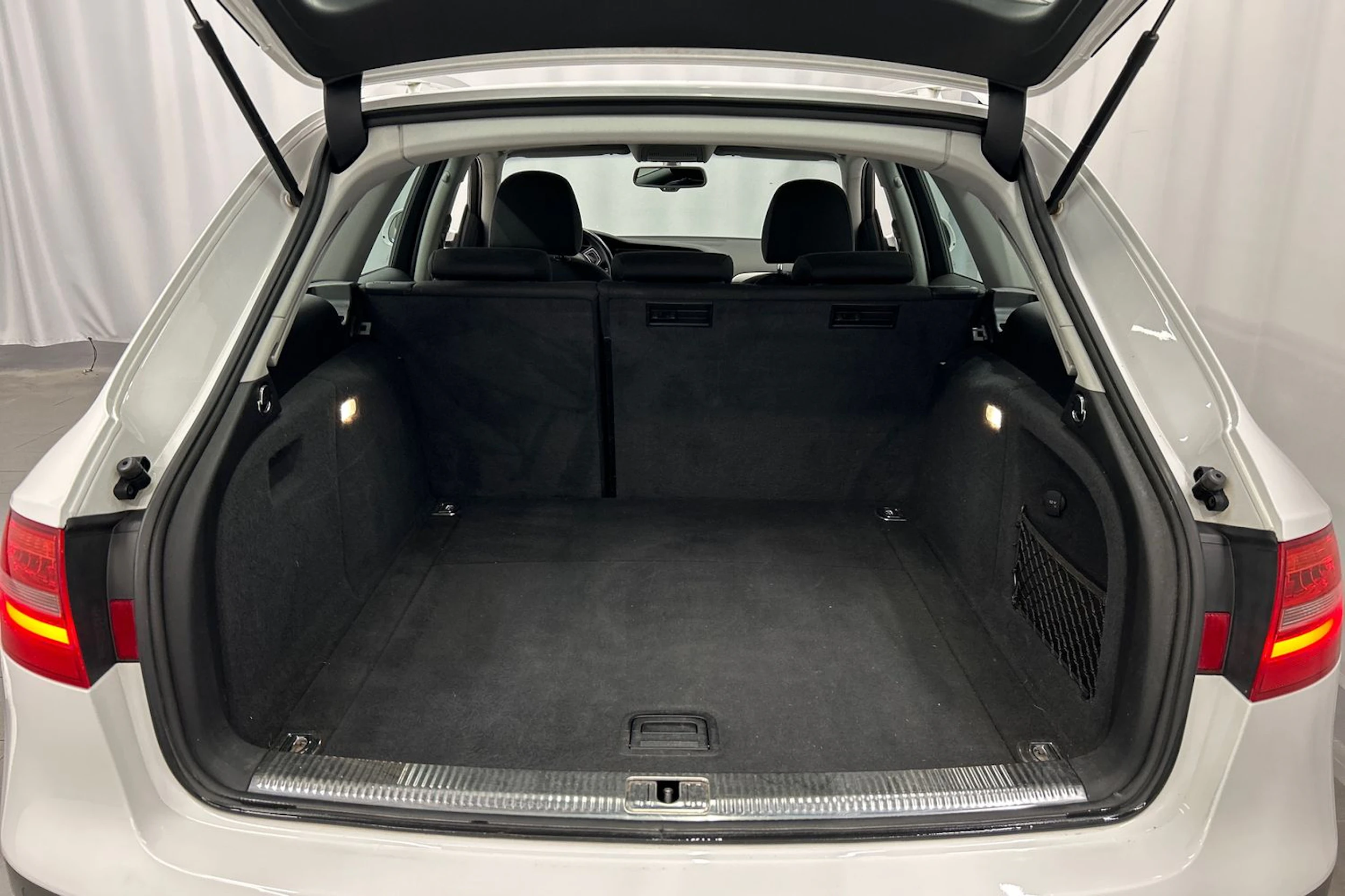 valkoinen Audi A4 allroad quattro 2014 kuva 12.