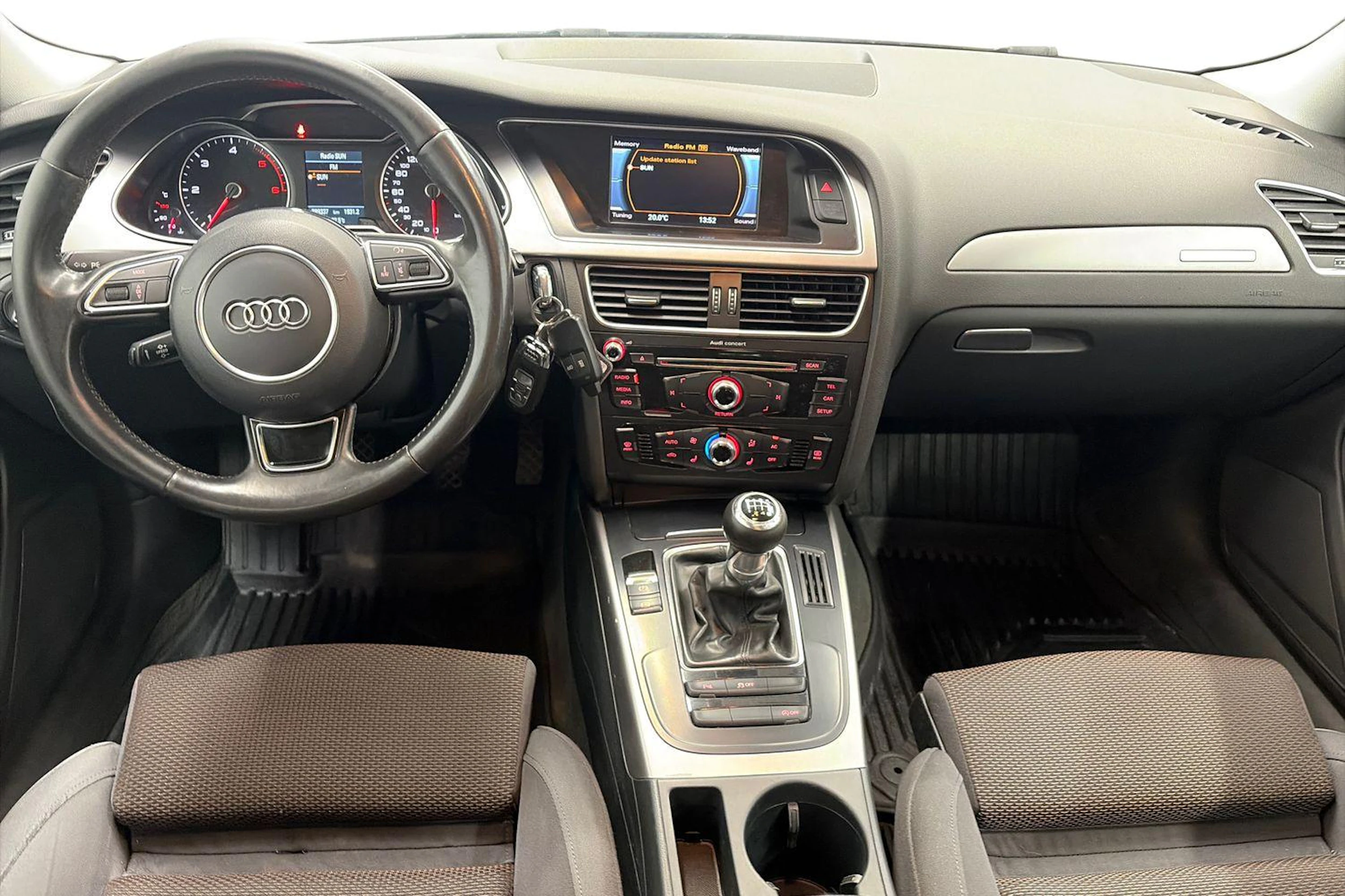 valkoinen Audi A4 allroad quattro 2014 kuva 7.