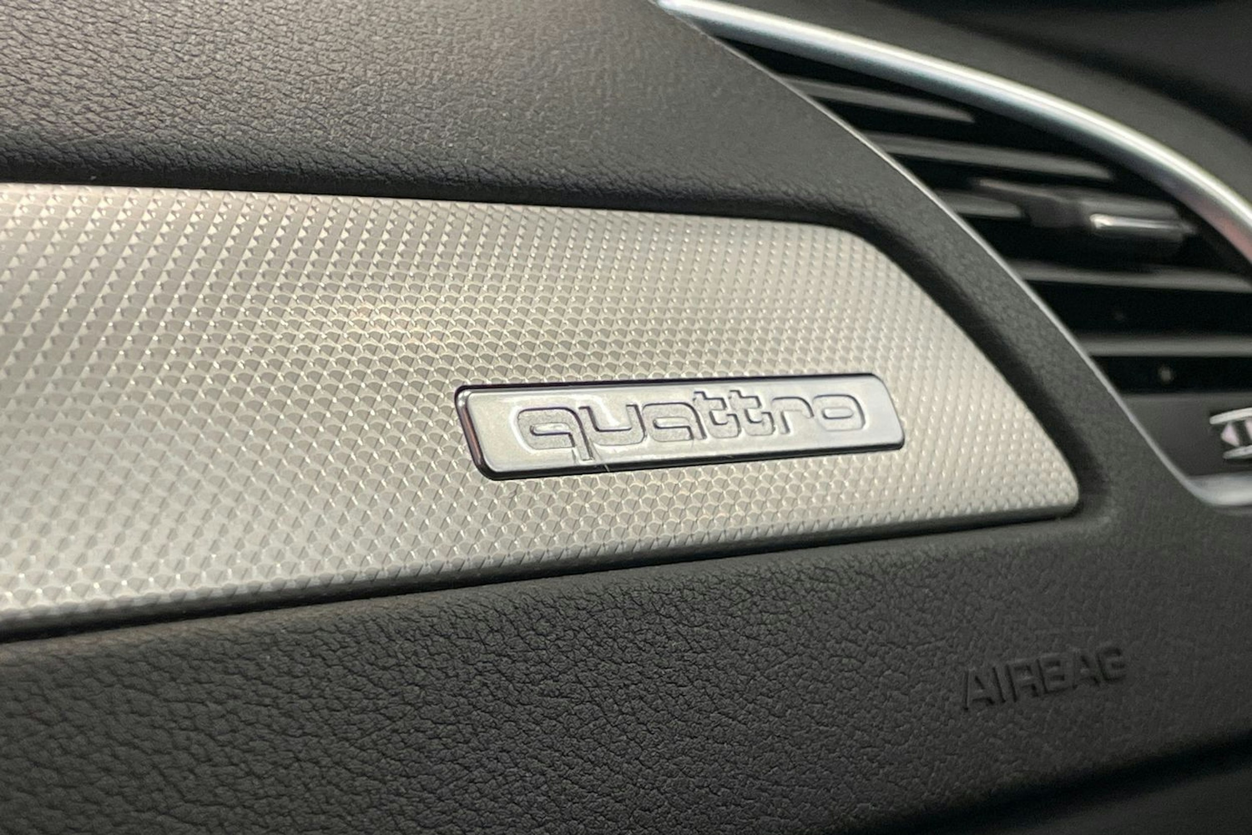 Valkoinen Audi A4 allroad quattro 2014 kuva 25.