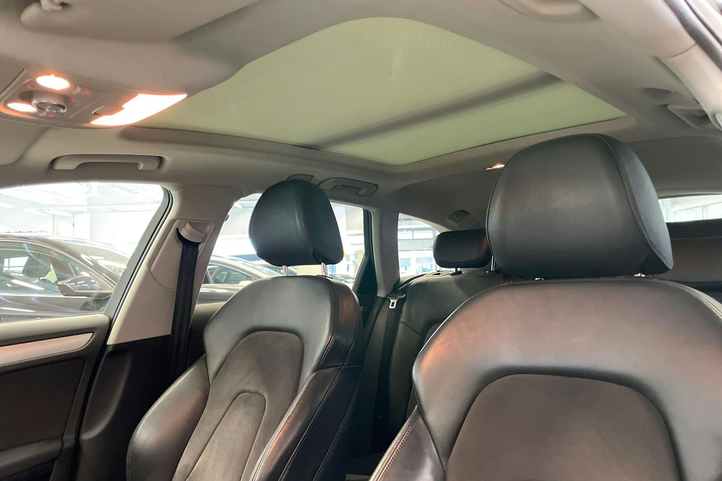 Valkoinen Audi A4 allroad quattro 2014 kuva 26.